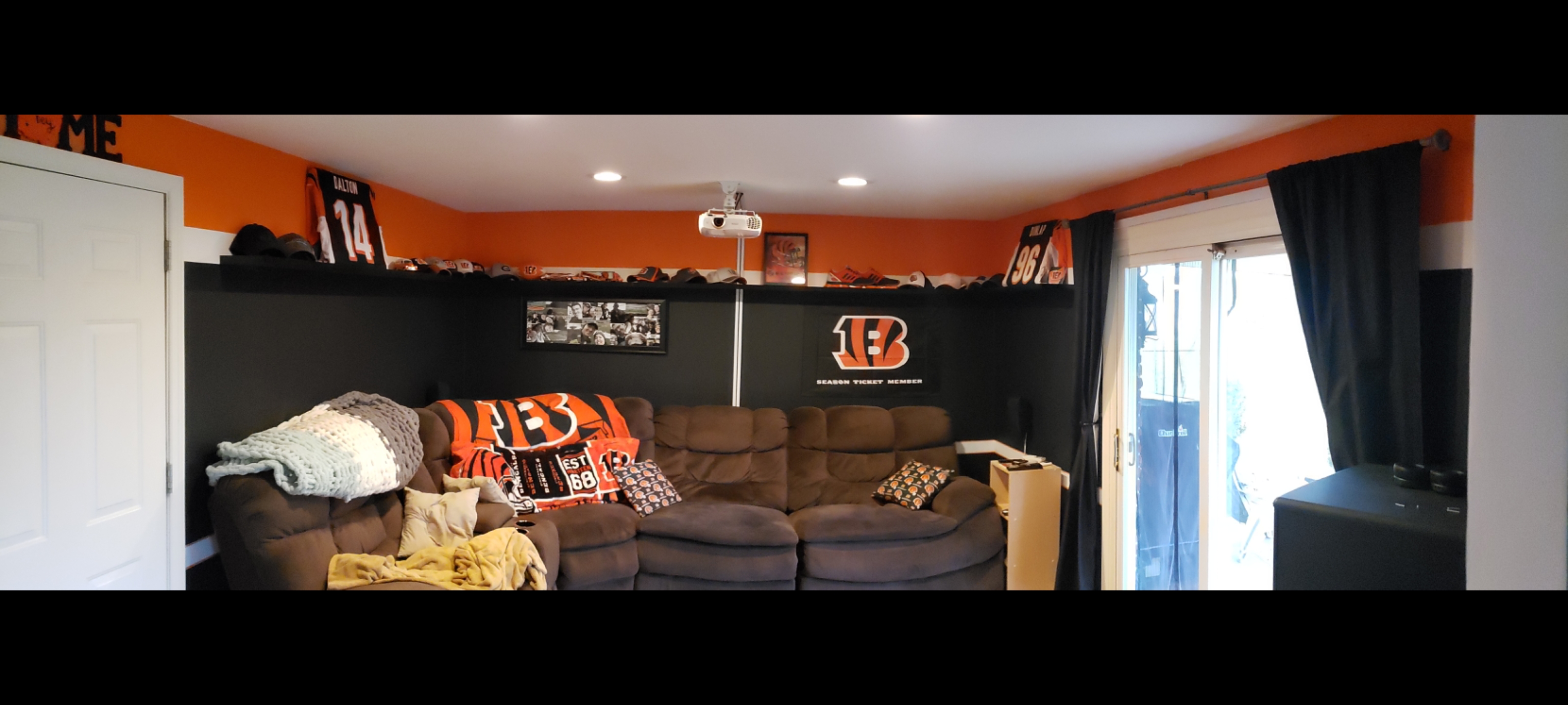 Cleveland Browns Man Cave Flag - Dragon Sports