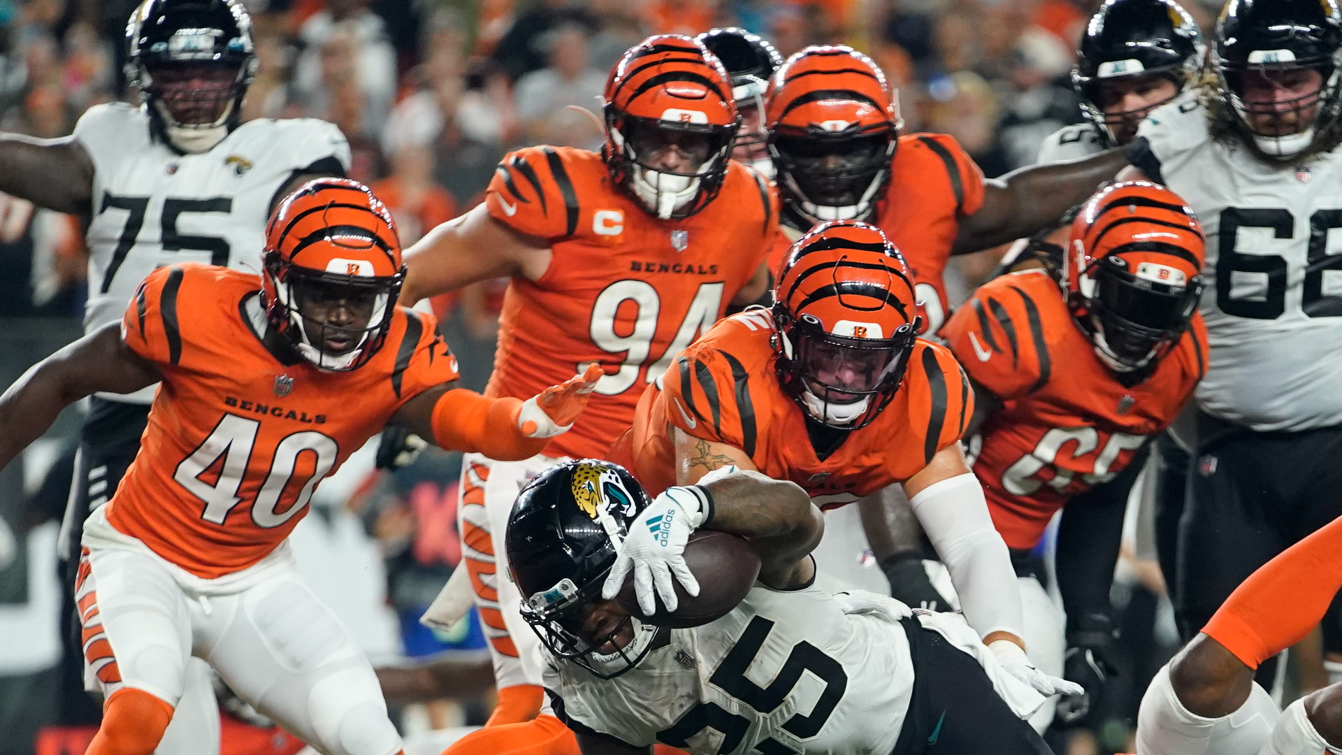 Jacksonville Jaguars' James Robinson (25) is tackled by Cincinnati