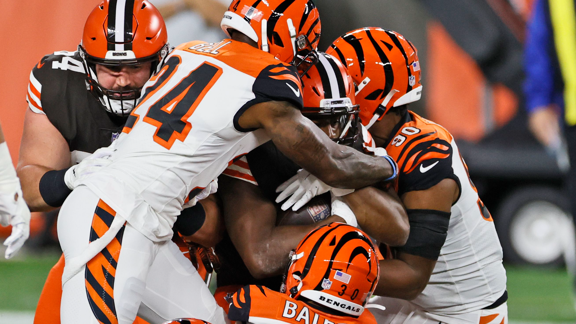 Cleveland Browns battle cross state Ohio rival Cincinnati Bengals Sunday