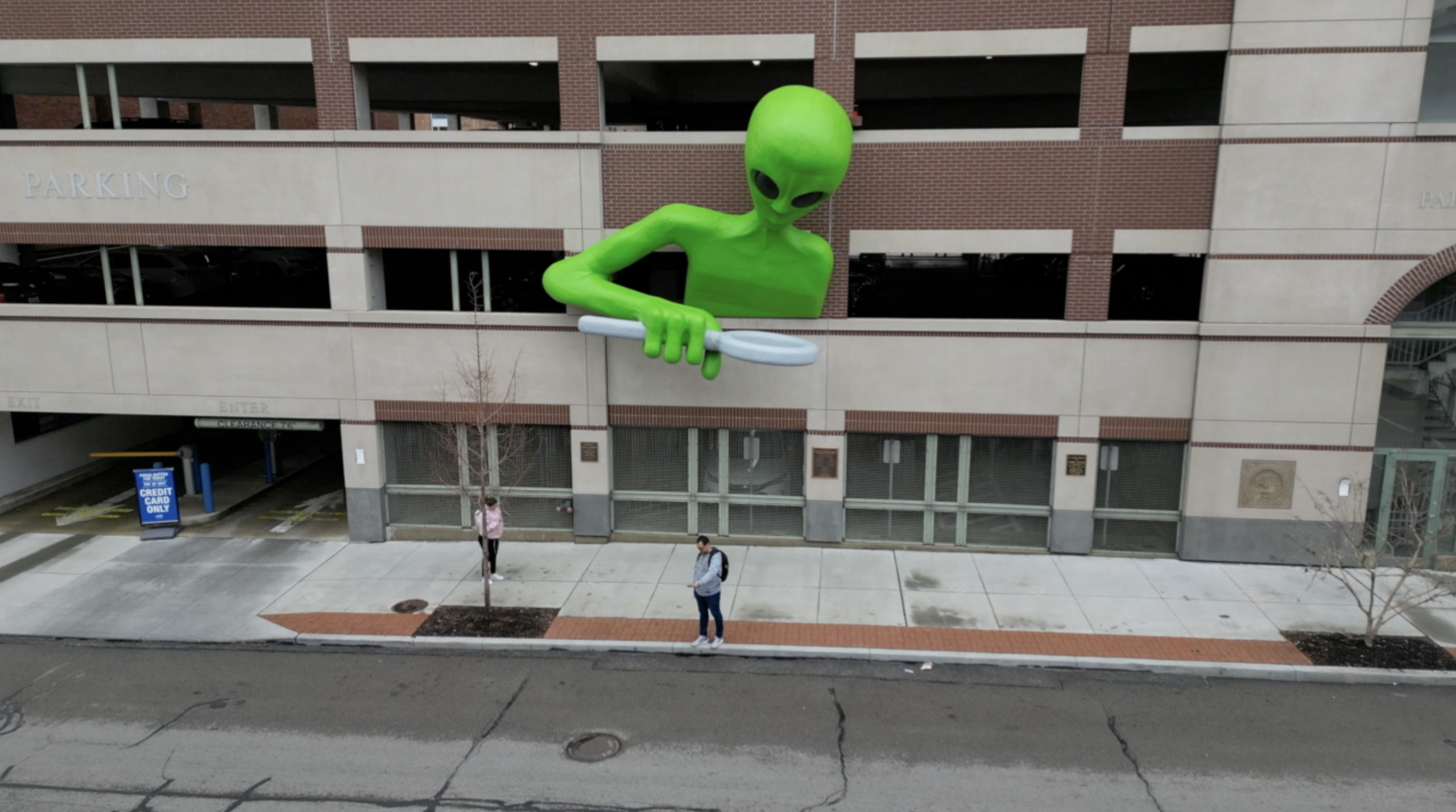 Giant alien art installation attracting folks to Covington