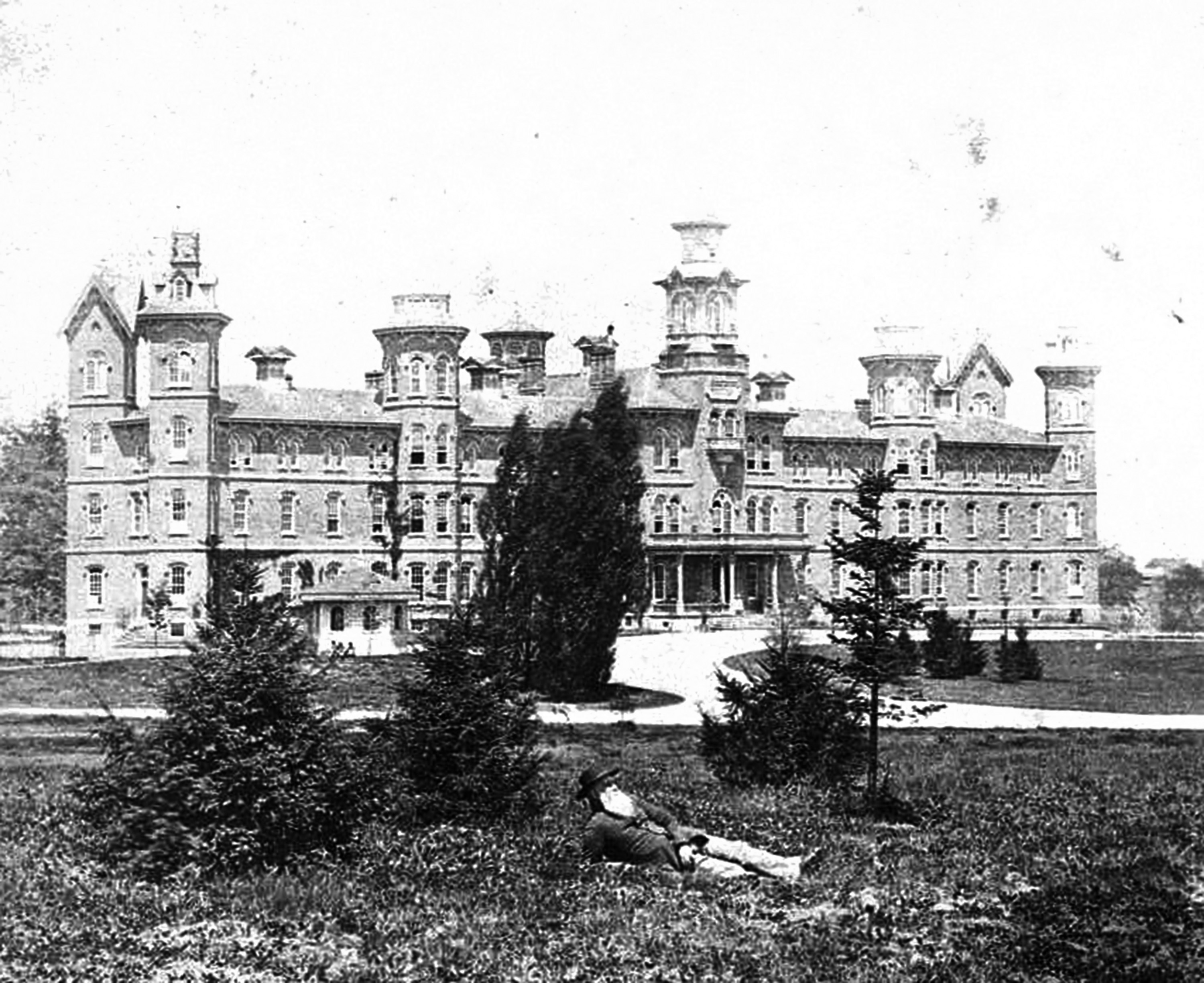 Construction of Home Hospital was completed in 1870 on the campus of the National Home for Disabled Volunteer Soldiers in Dayton. The main building had 300 beds and an operating room in the basement. PHOTO COURTESY OF THE DAYTON VA ARCHIVES
