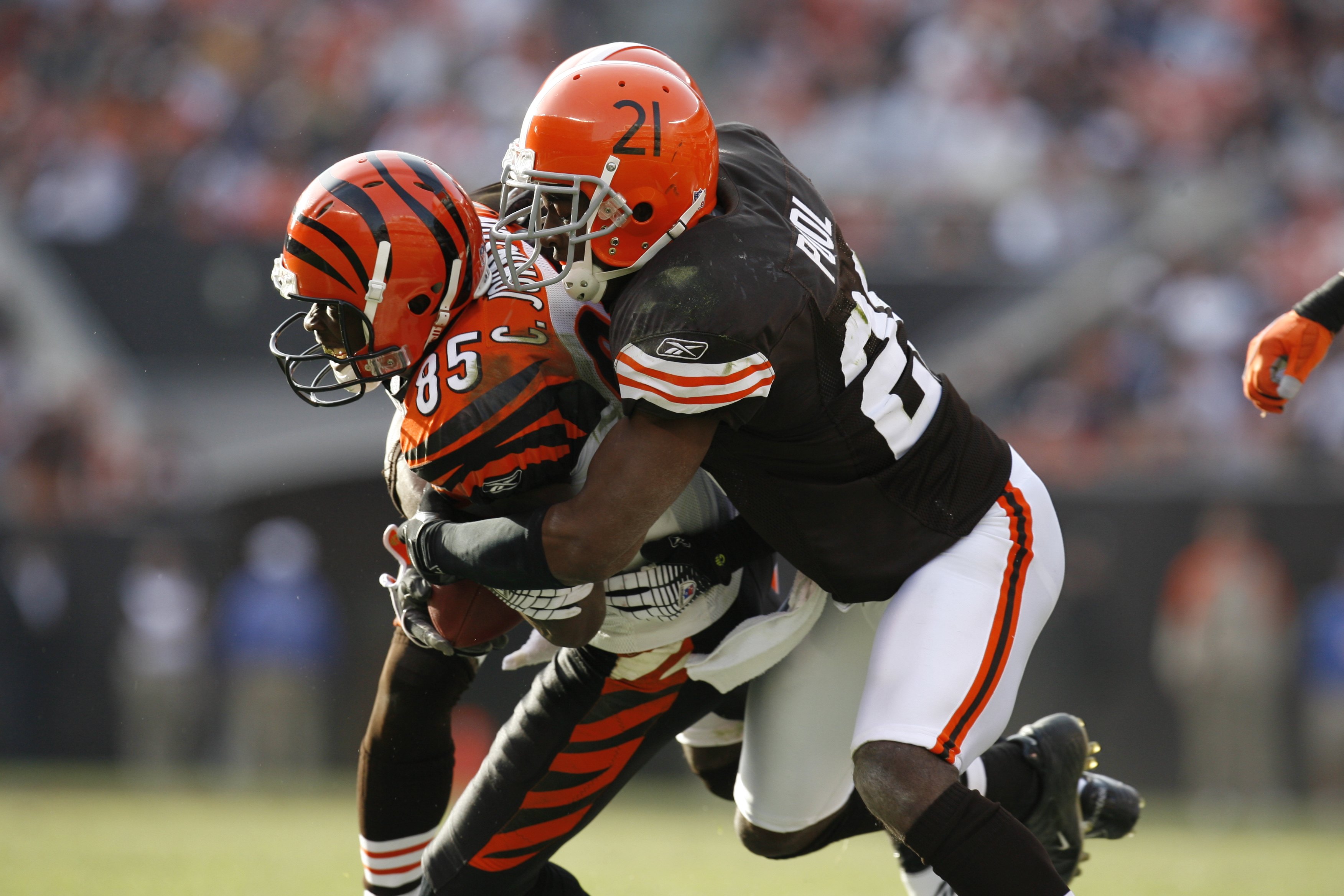 Wide receiver Carl Pickens of the Cincinnati Bengals uses his left News  Photo - Getty Images