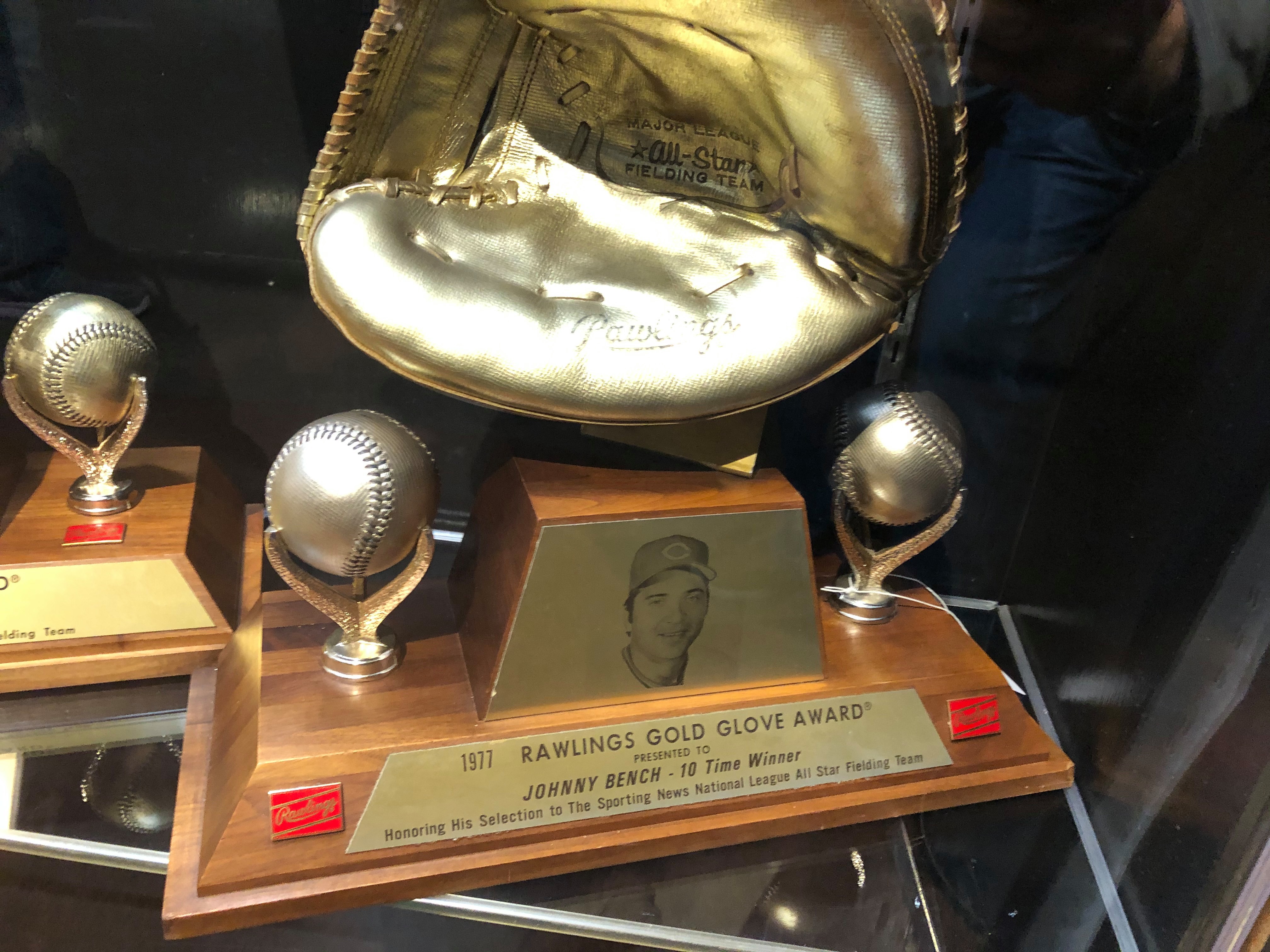 Johnny Bench Memorabilia Brings Nearly $2 Million at Louisville Slugger  Auction