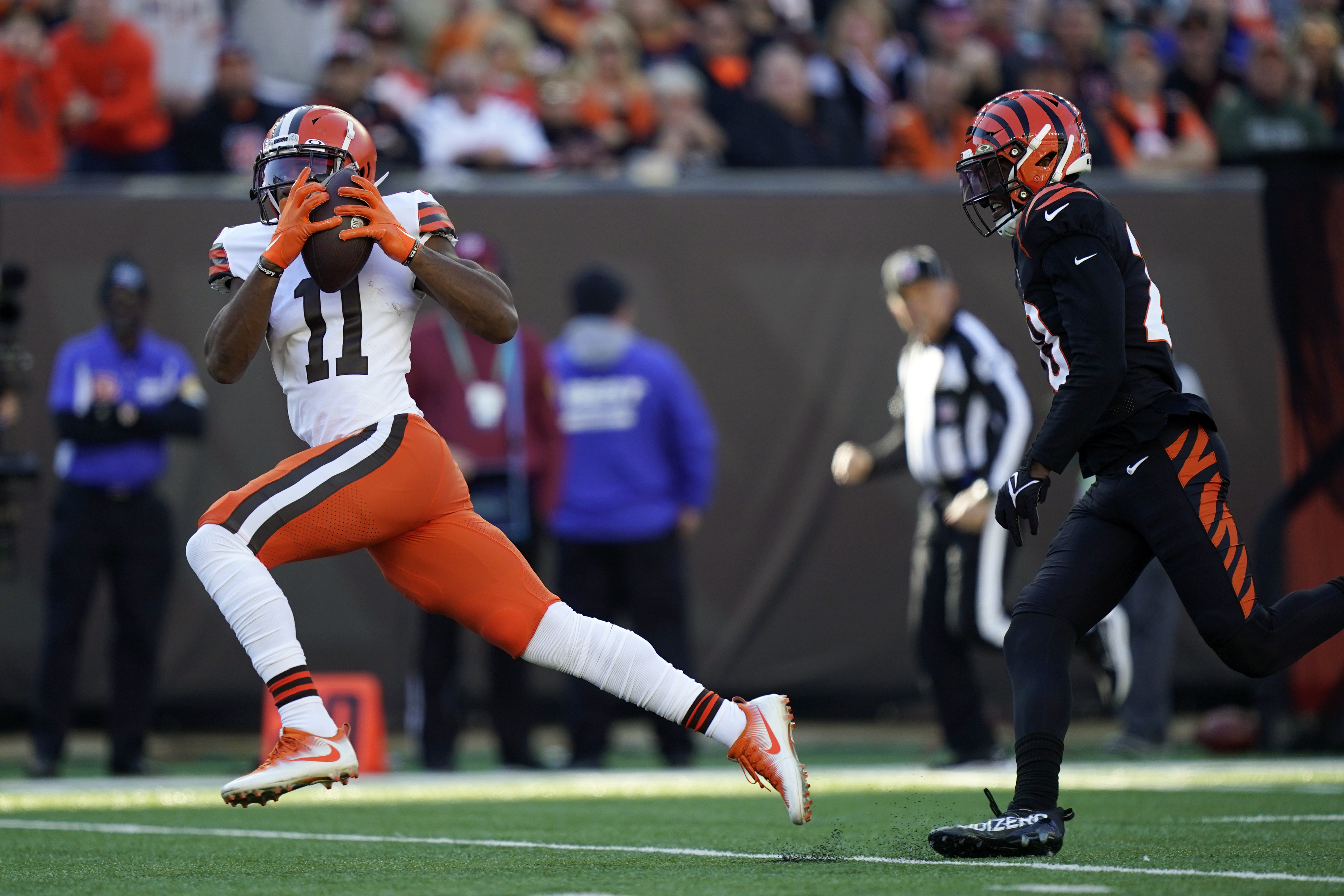 Bengals place Jonah Williams on IR with knee injury