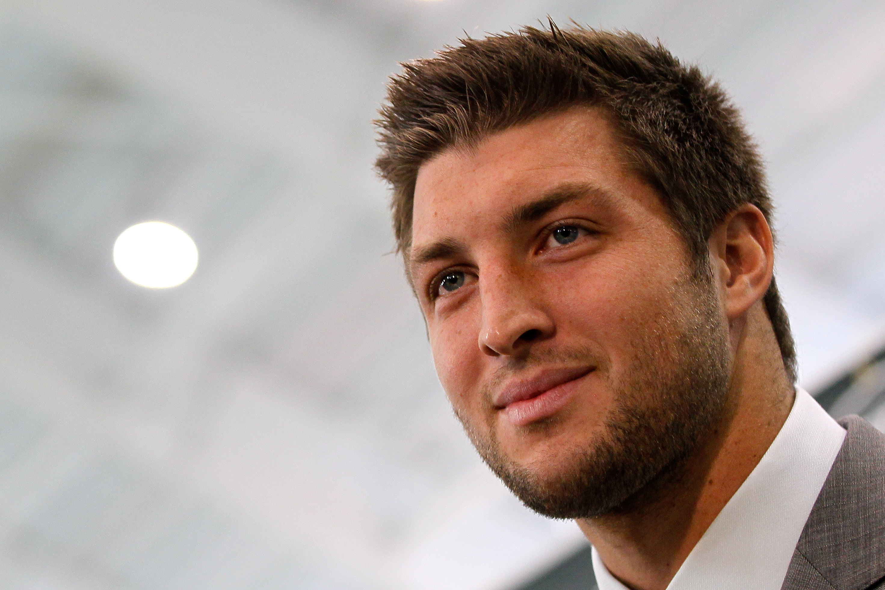 Tim Tebow the latest athlete to pass on Republican National