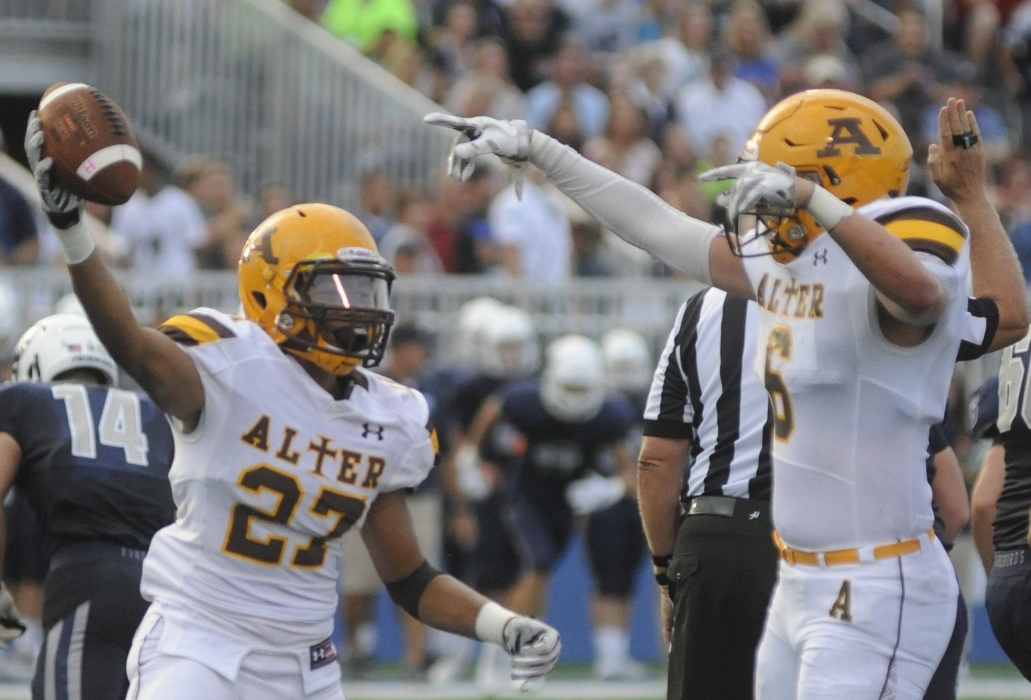 No. 4 Fairmont wins lightning-delayed Homecoming football game