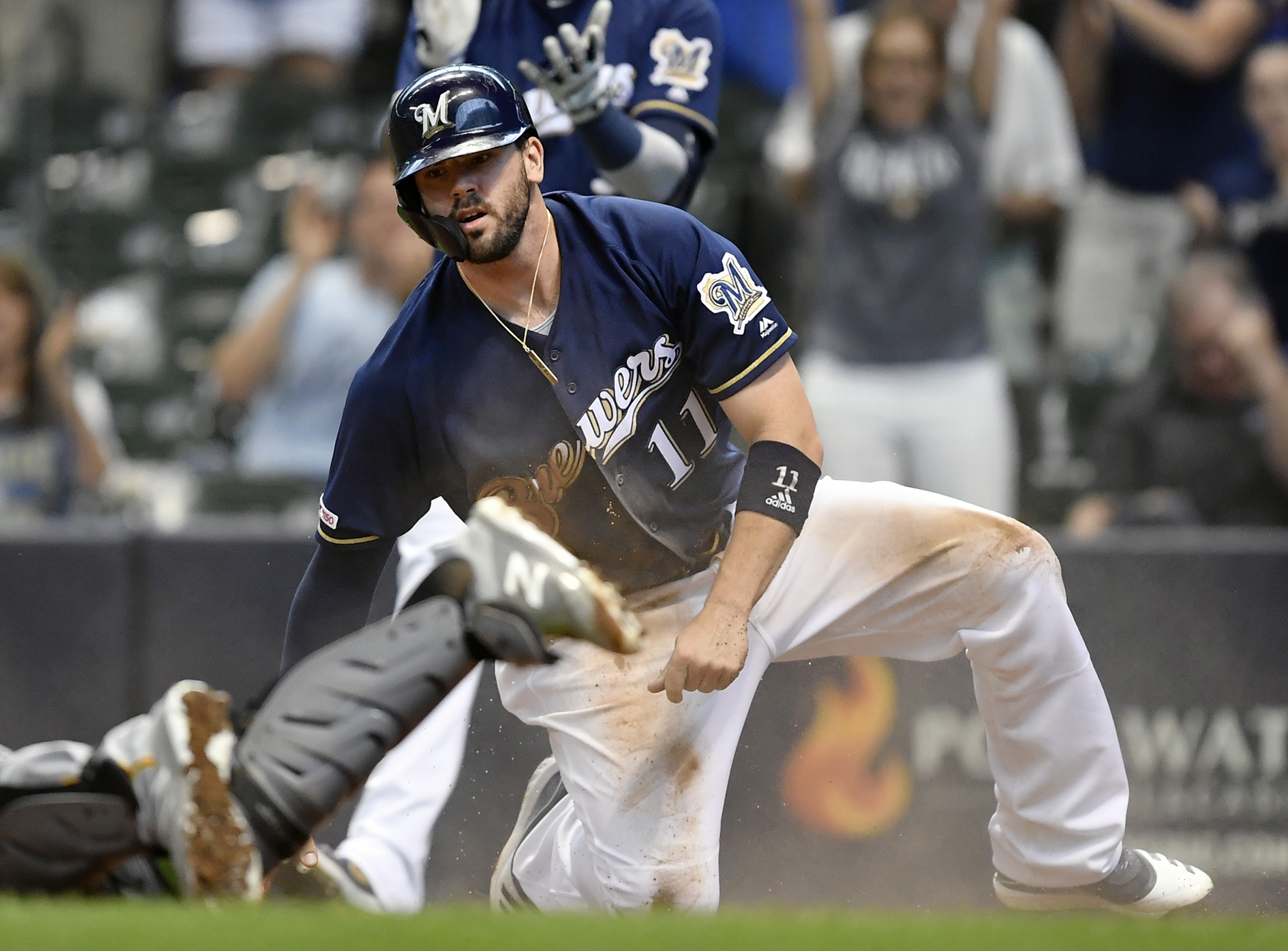 Report: Reds to sign Mike Moustakas