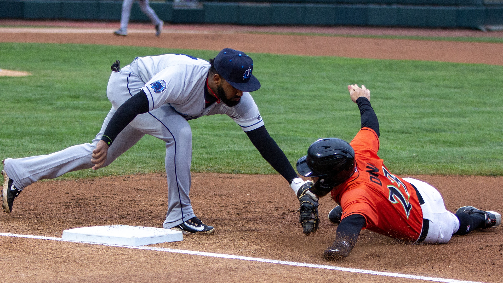 Sánchez error leads to 7-run inning, Indians drop Yanks 11-3