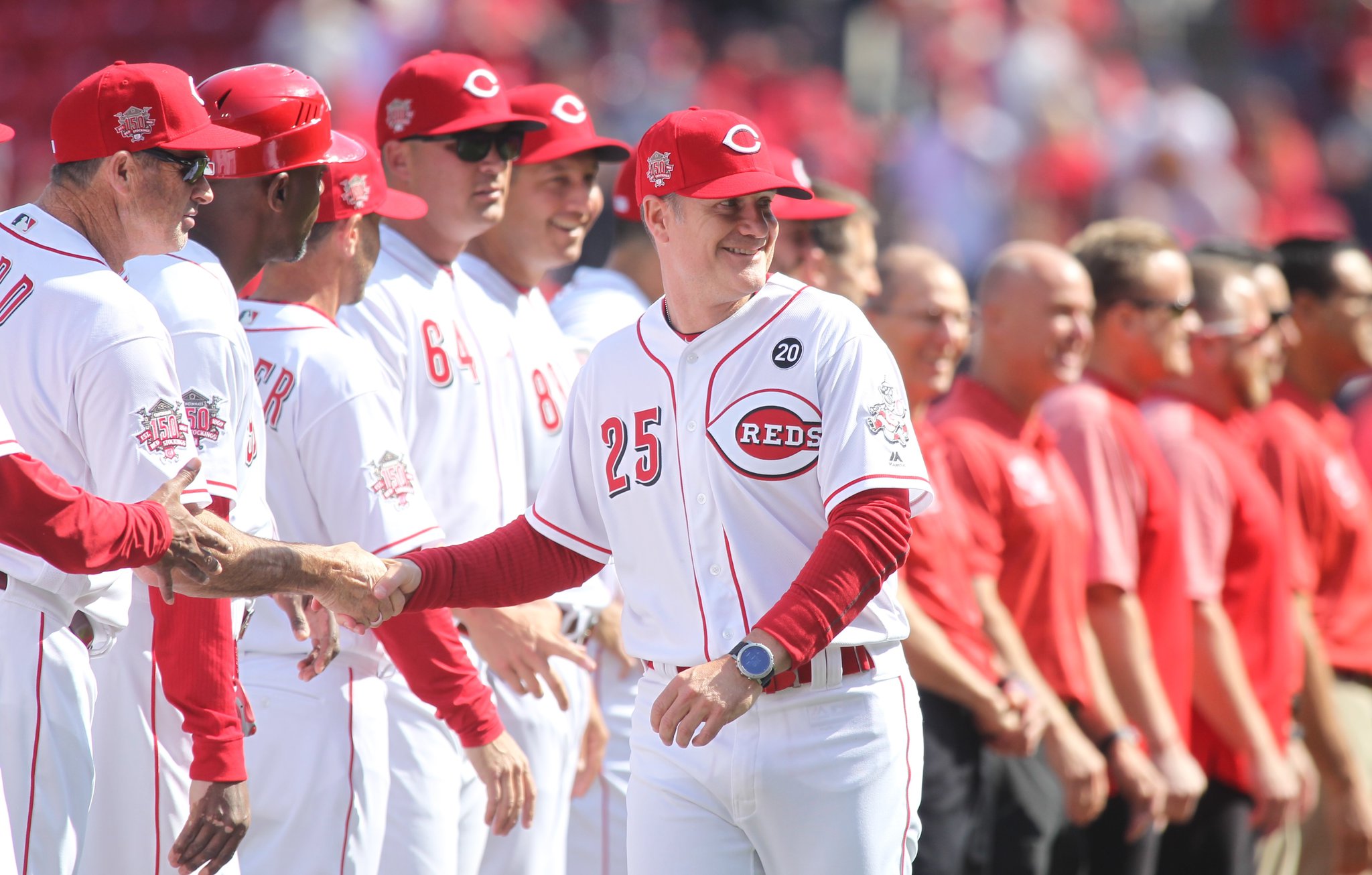 Cincinnati Reds sign David Bell to two-year extension