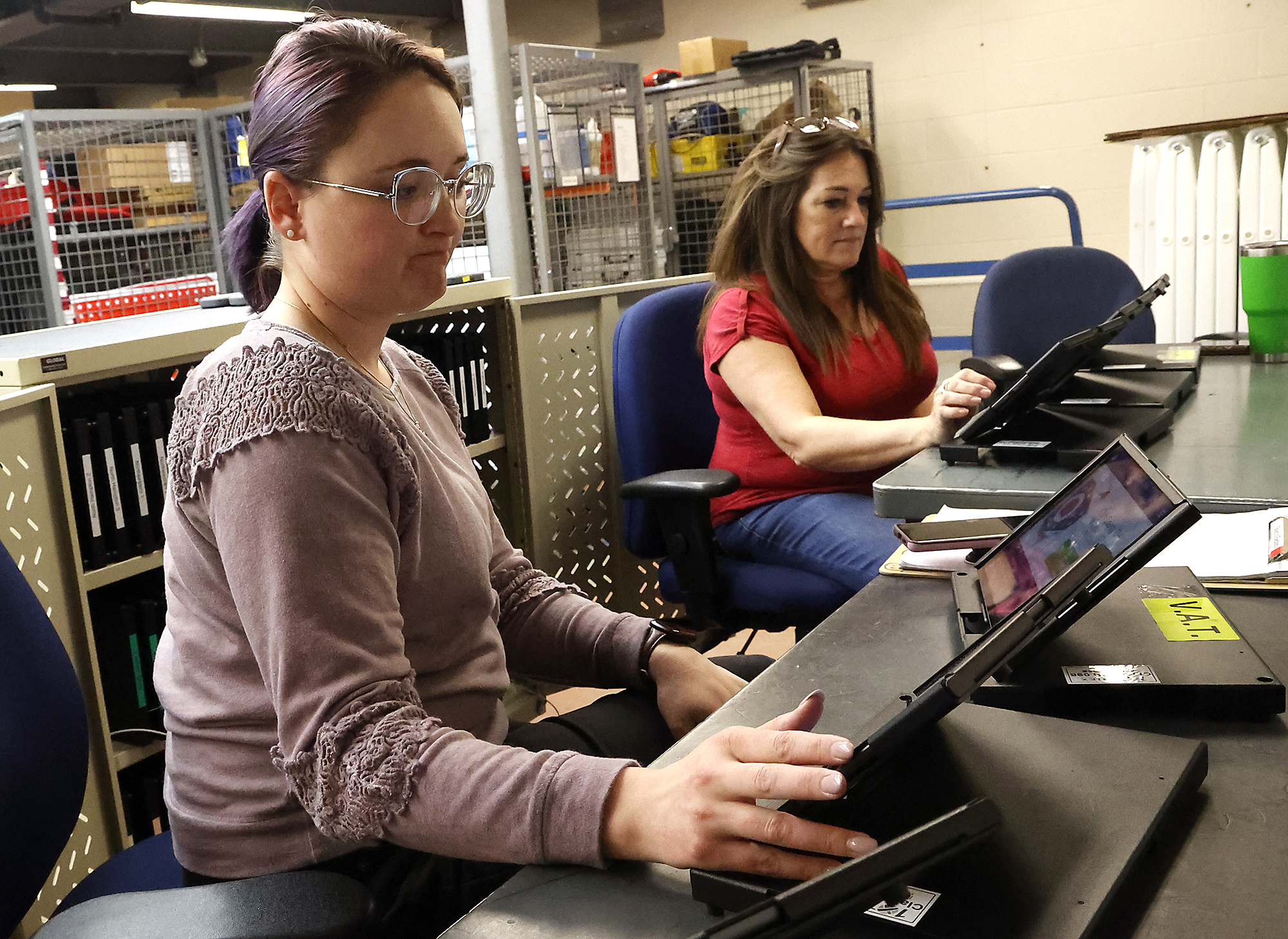 Technology classes, laptops open 'new world' for Columbus seniors