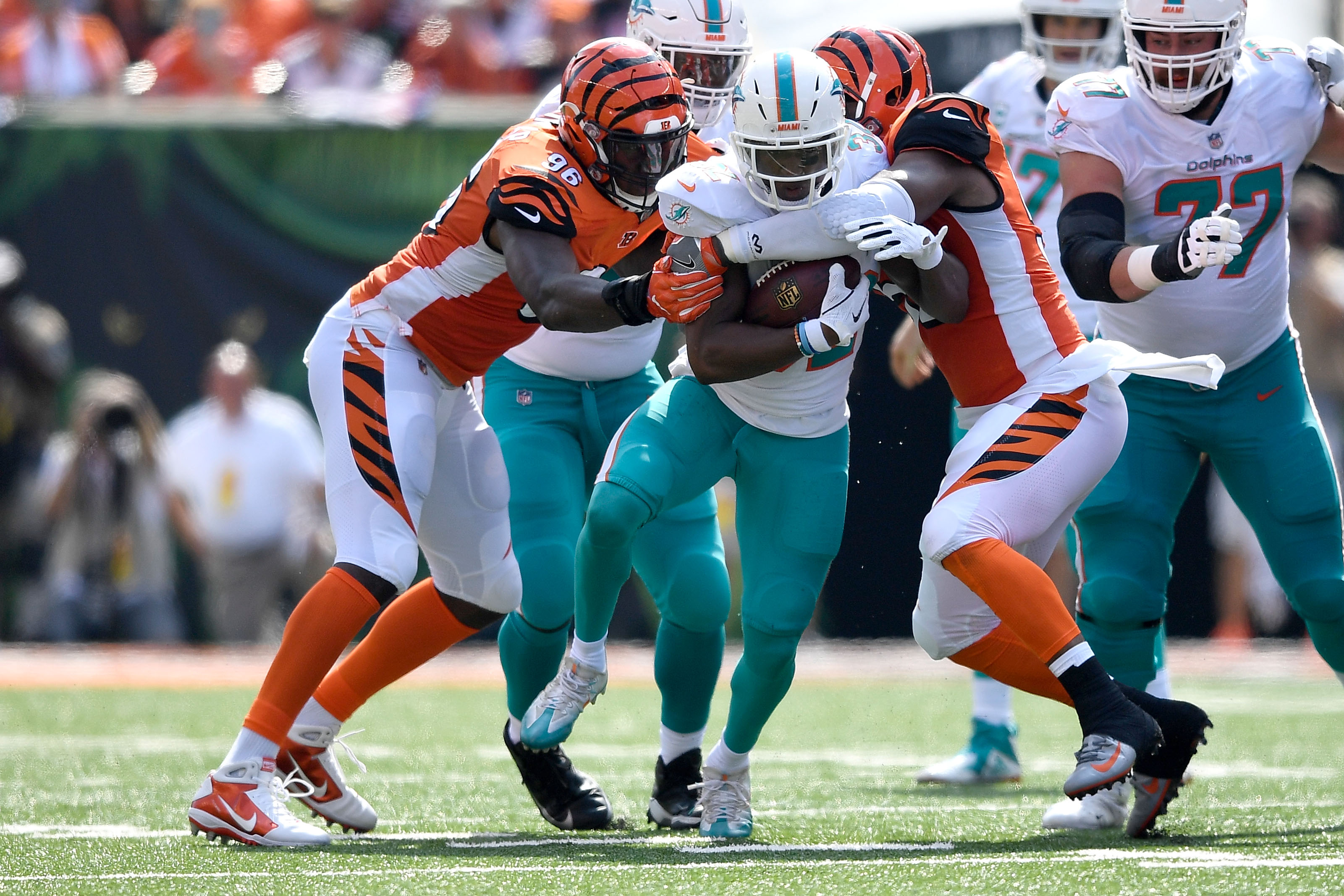 Bengals get back to .500 with physical 27-15 win over Dolphins