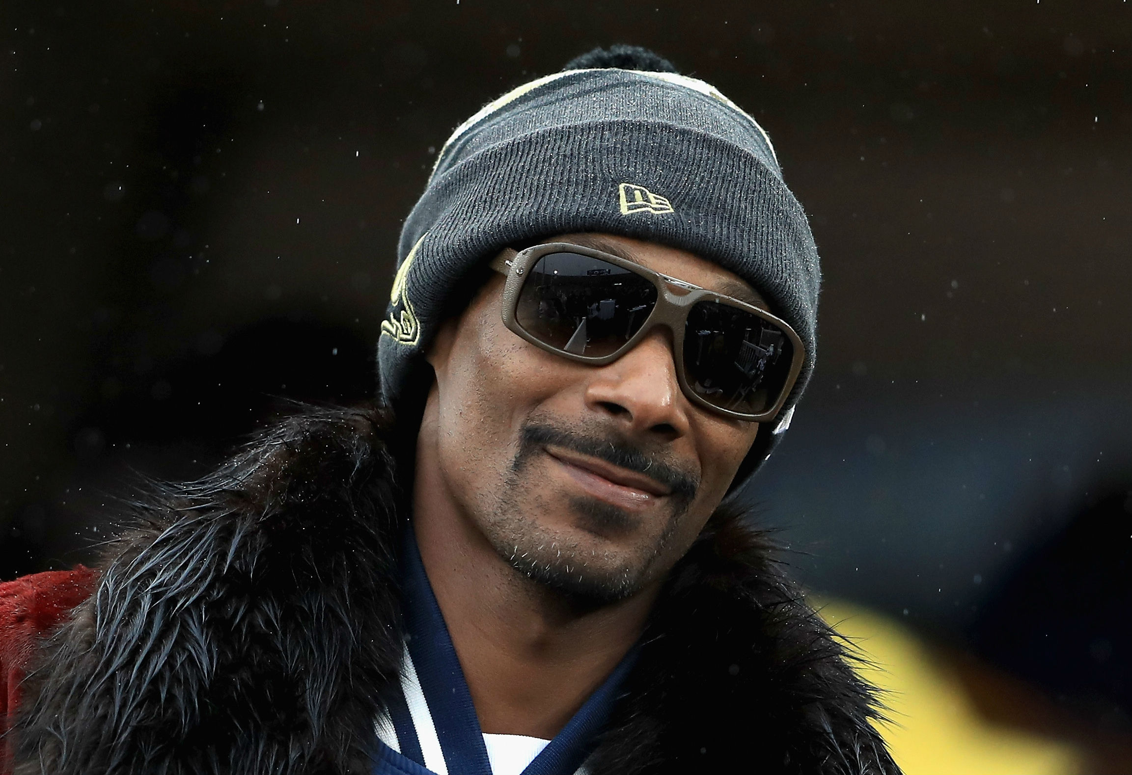 Merry XMizzle: Woman finds out Snoop Dogg is her Reddit Secret