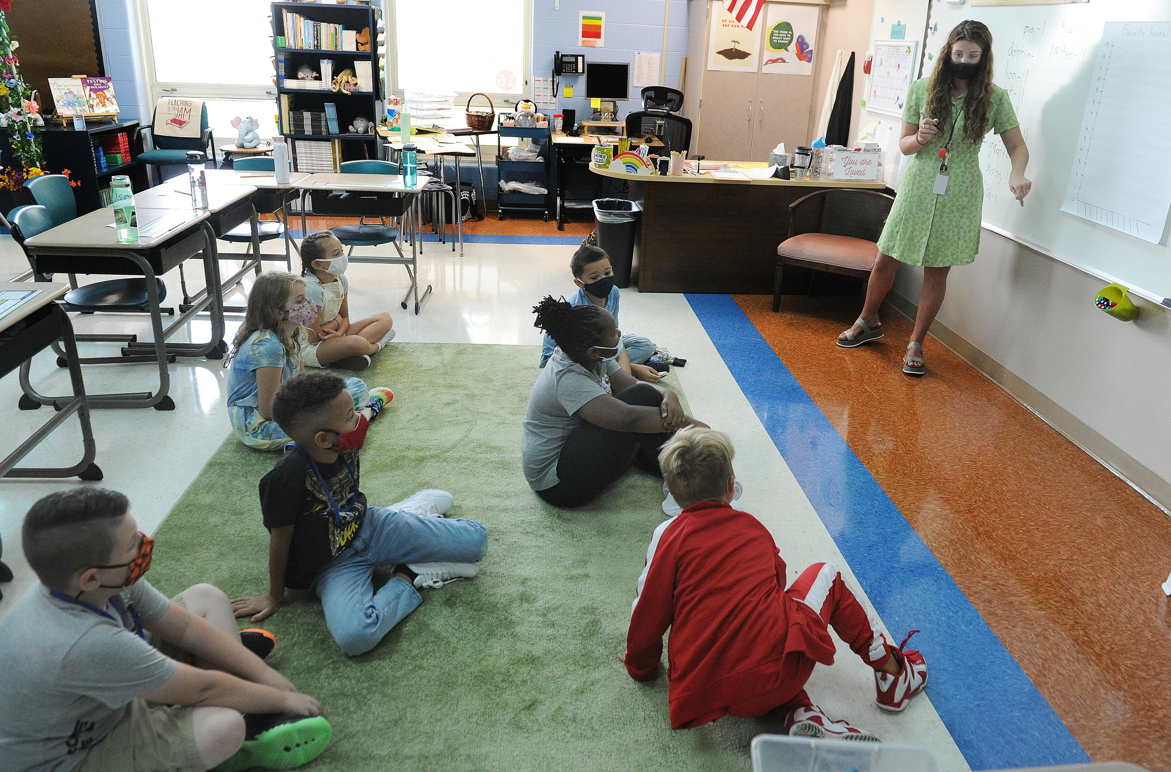 Virginia Stevenson Elementary, third grade teacher Tessler Baird works with students on the first day of school, Tuesday, 7, 2021. MARSHALL GORBY\STAFF