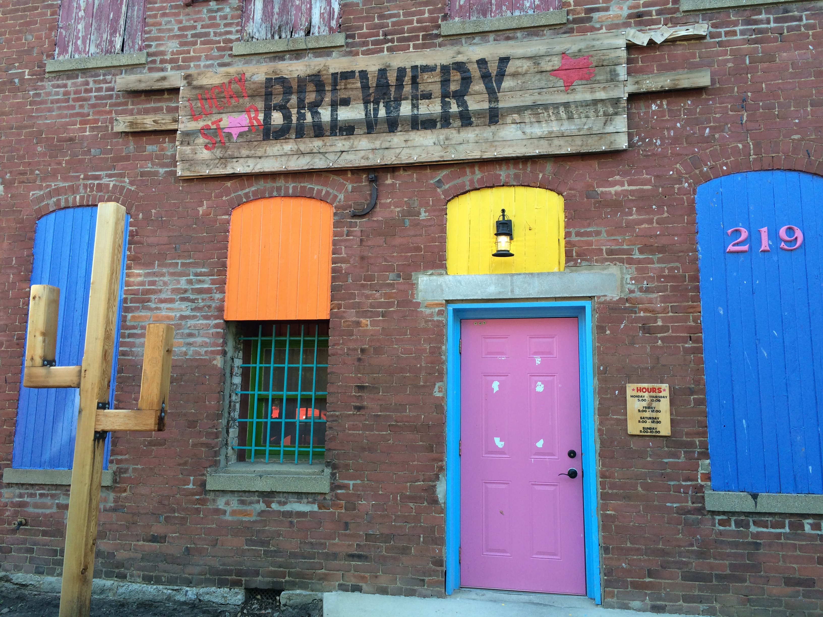 Lucky Star Brewery in Miamisburg is the perfect place to enjoy a craft beer while eating authentic Mexican cantina tacos, quesadillas and tortas.