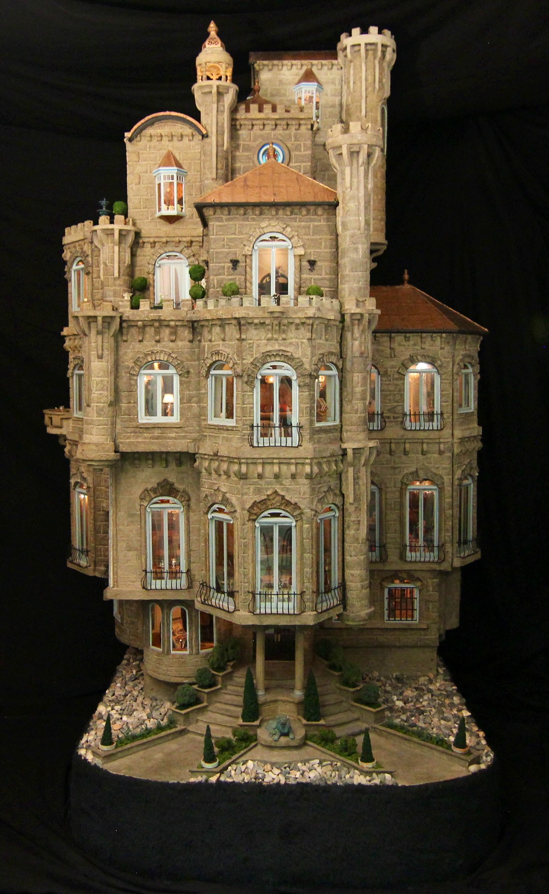 Astolat Dollhouse Castle - Wikipedia
