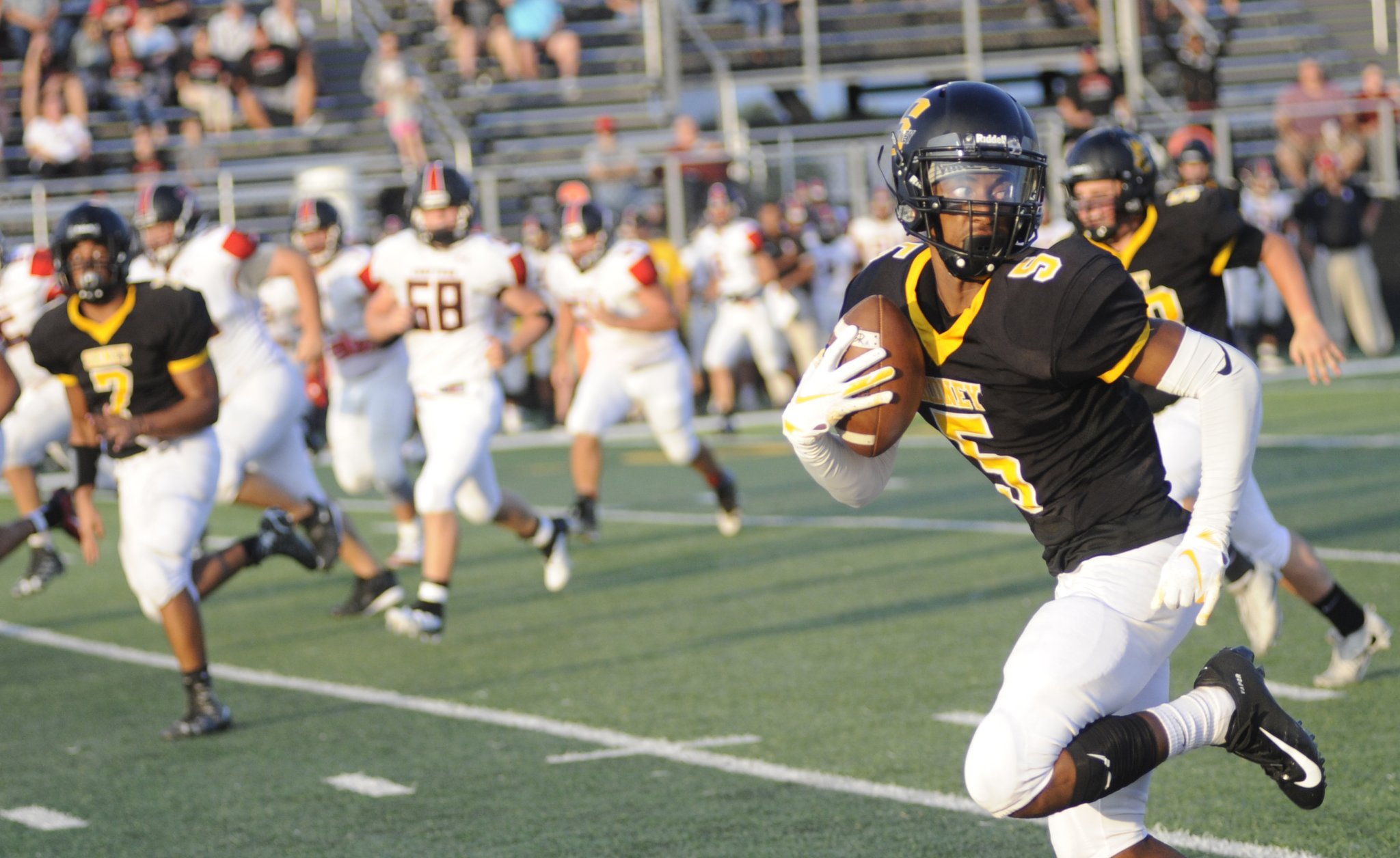 Sidney’s Josiah Hudgins returned in interception 42 yards for the first-half score. Sidney defeated visiting Bellefontaine 31-28 in a Week 2 high school football game on Thursday, Aug. 30, 2018. MARC PENDLETON / STAFF