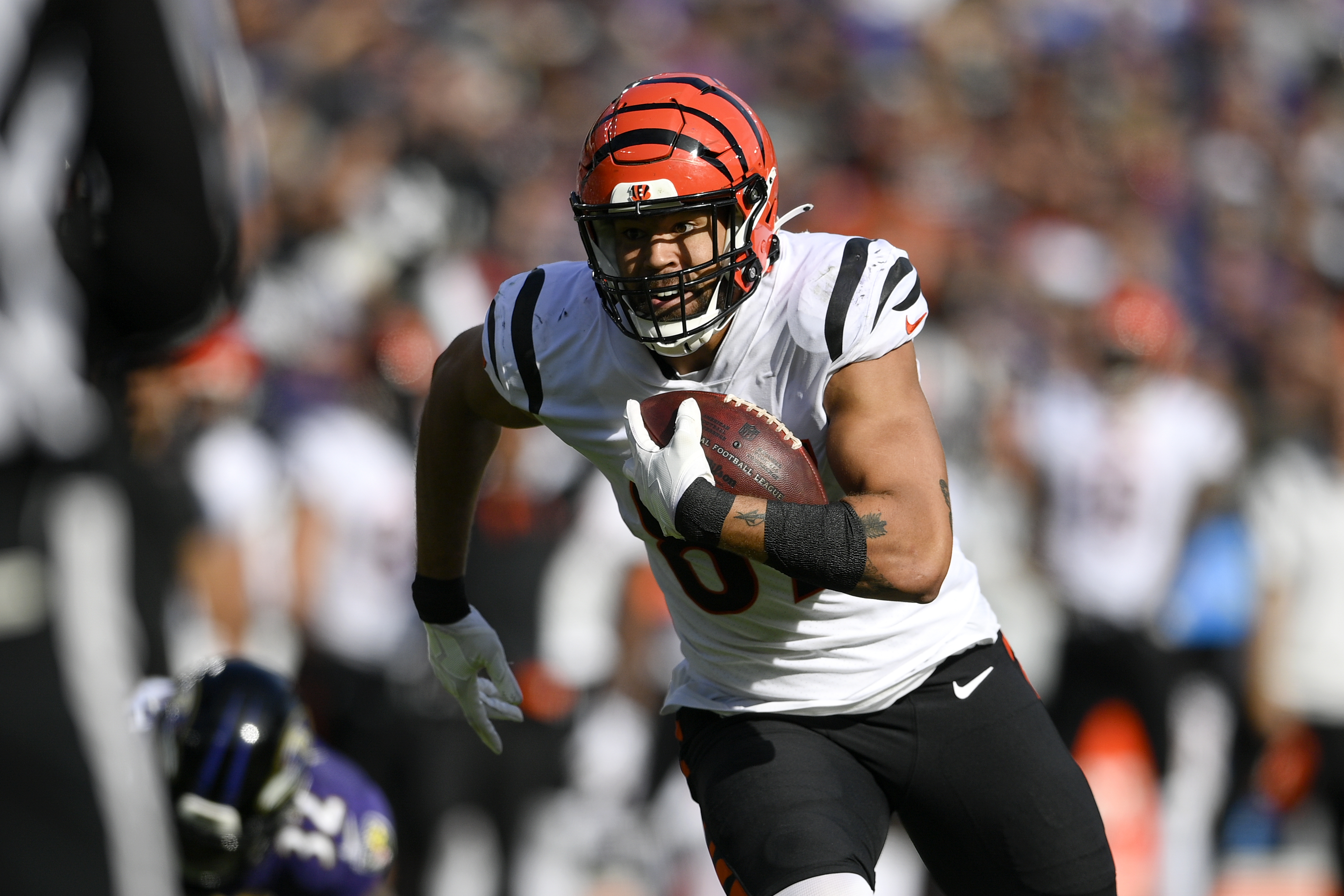 Bengals TE C.J. Uzomah injury update; plus, more NFL news from