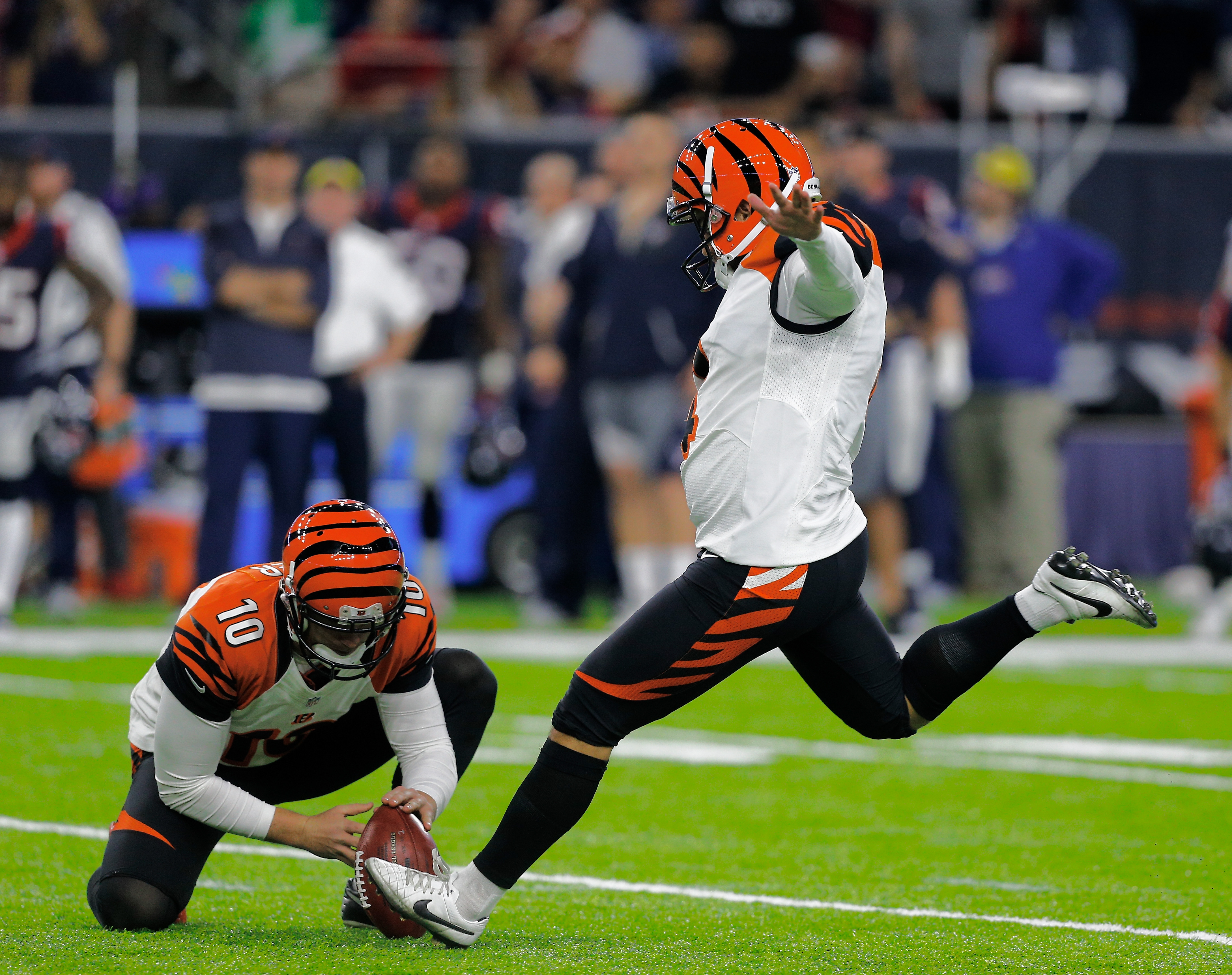 Bengals: Mike Nugent also kicked at game in '82