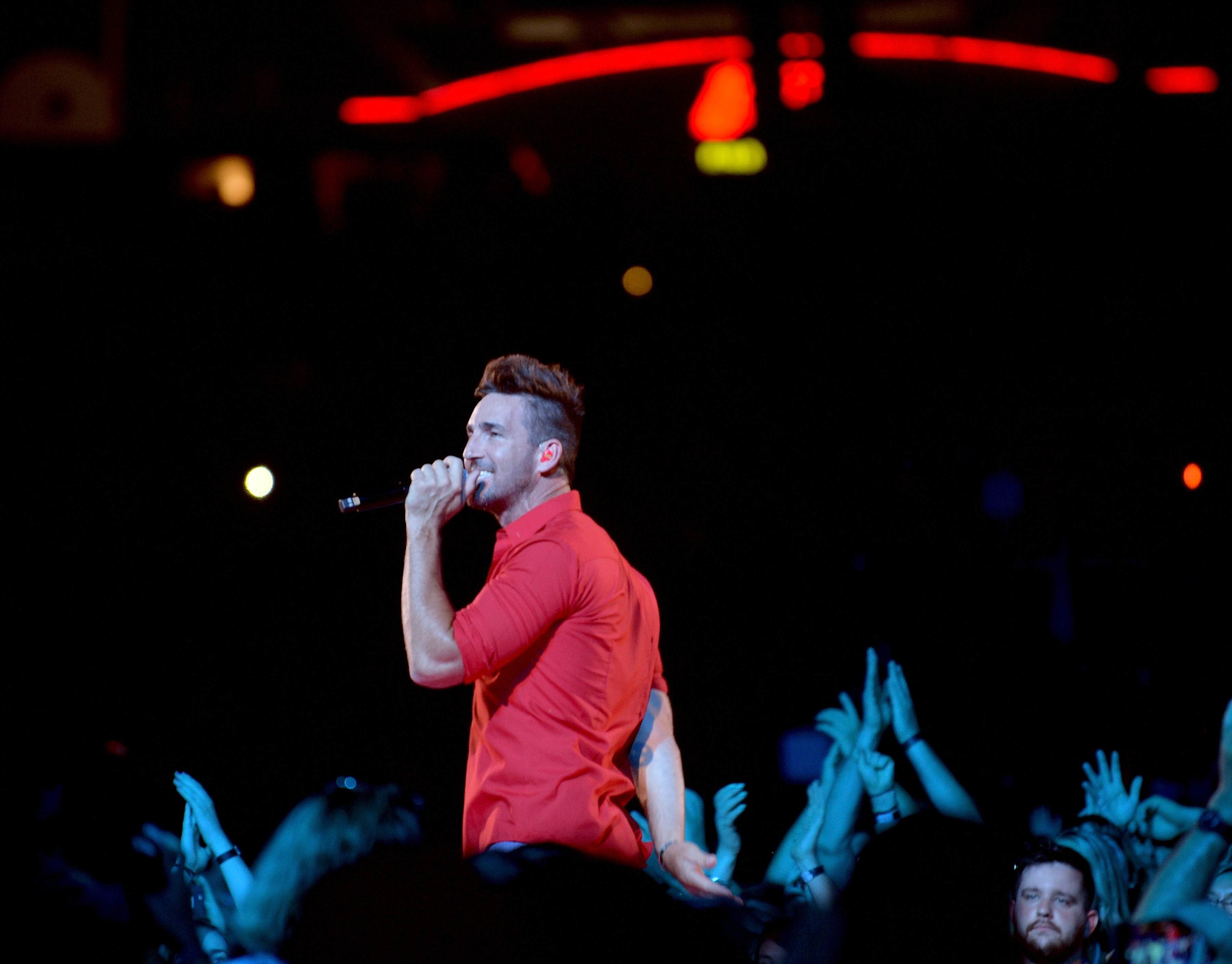 NASHVILLE, TN - JUNE 08: (EDITORIAL USE ONLY) Jake Owen performs onstage during the 2018 CMA Music festival at Nissan Stadium on June 8, 2018 in Nashville, Tennessee. (Photo by Jason Kempin/Getty Images)