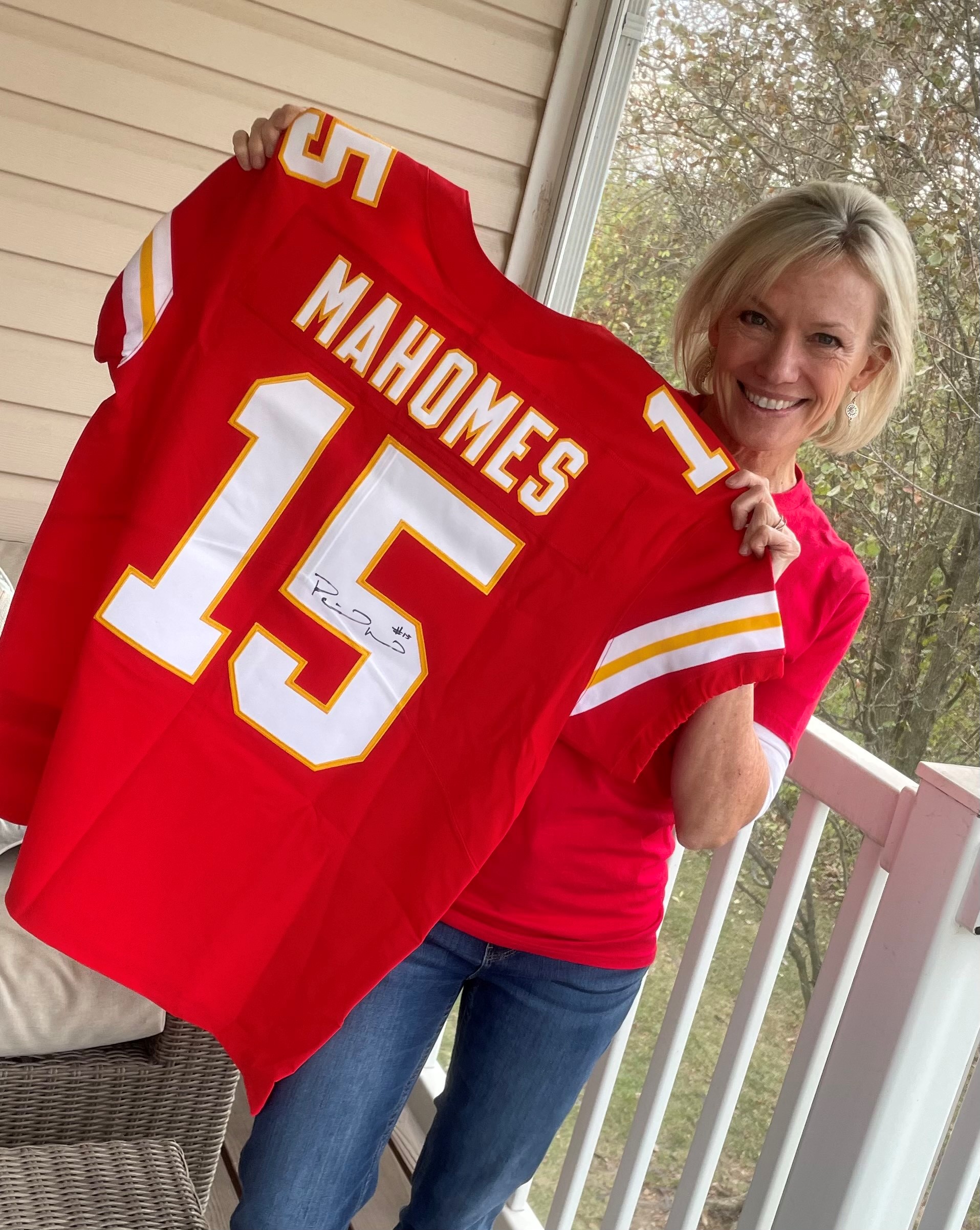 Viral Reds fan in KC adds new chapter to Bengals-Chiefs rivalry