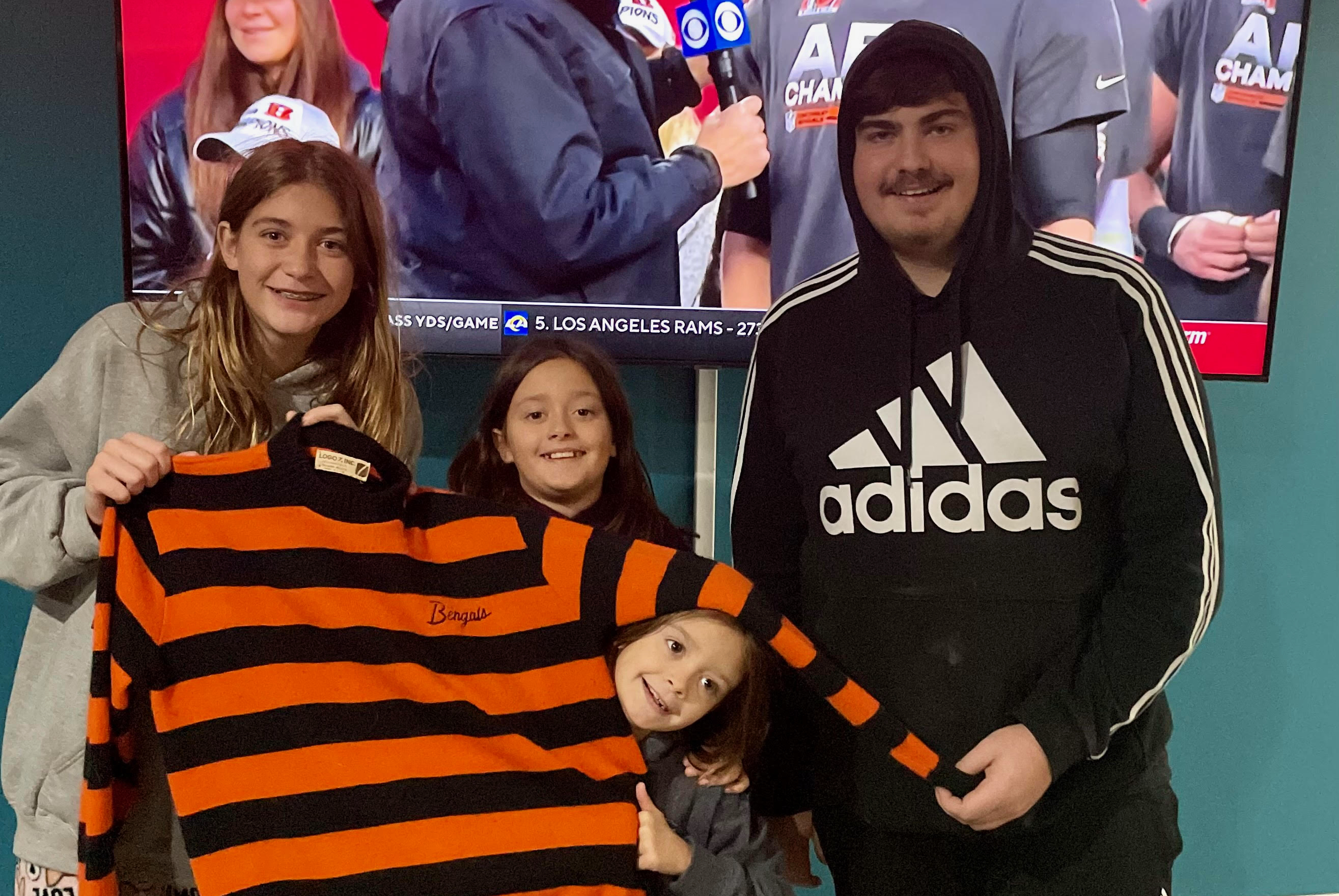 Cincinnati Bengals fan's memory lives in on striped sweater he wore to two Super  Bowls