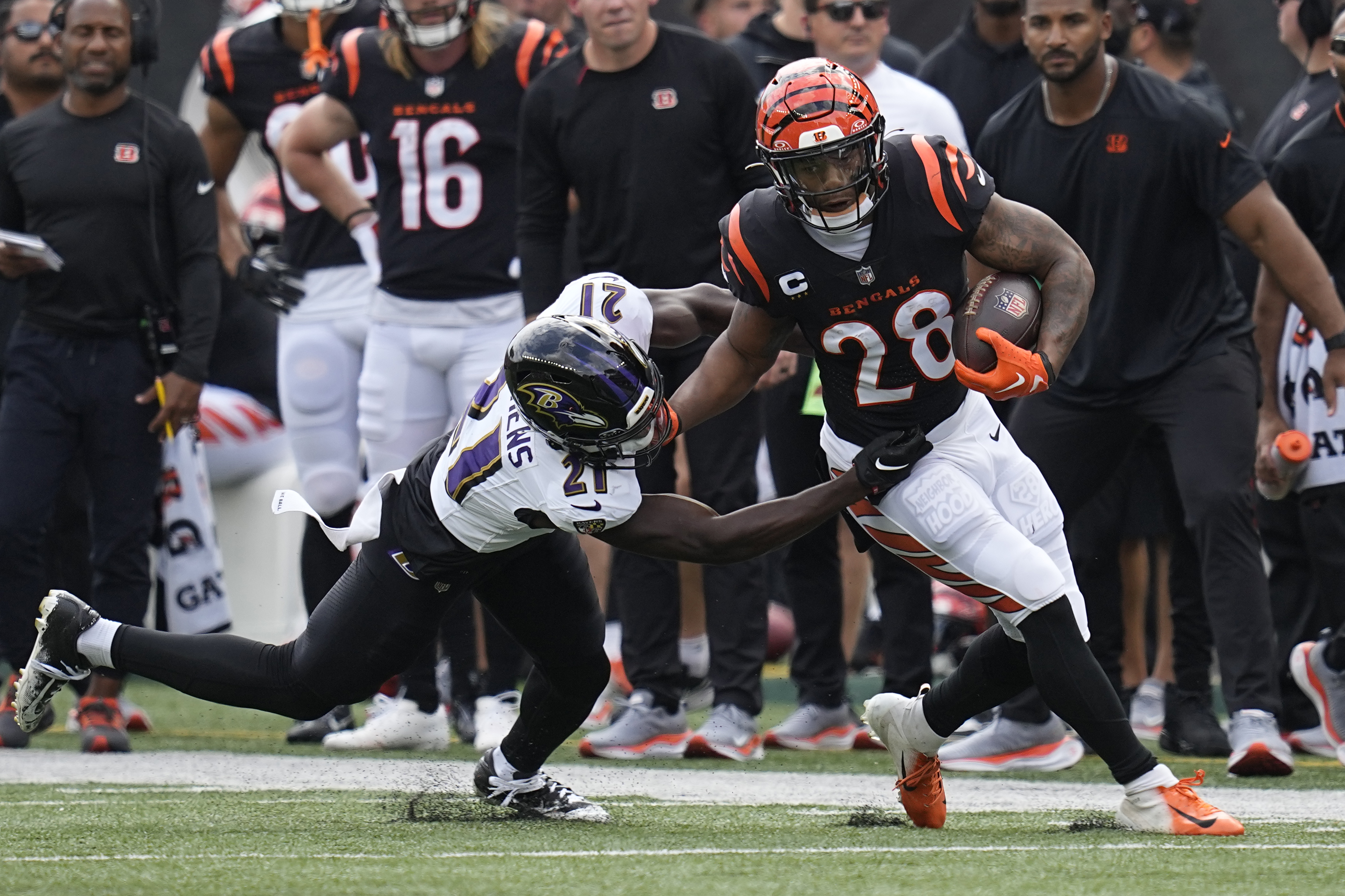 12,743 Cincinnati Bengals V Baltimore Ravens Photos & High Res