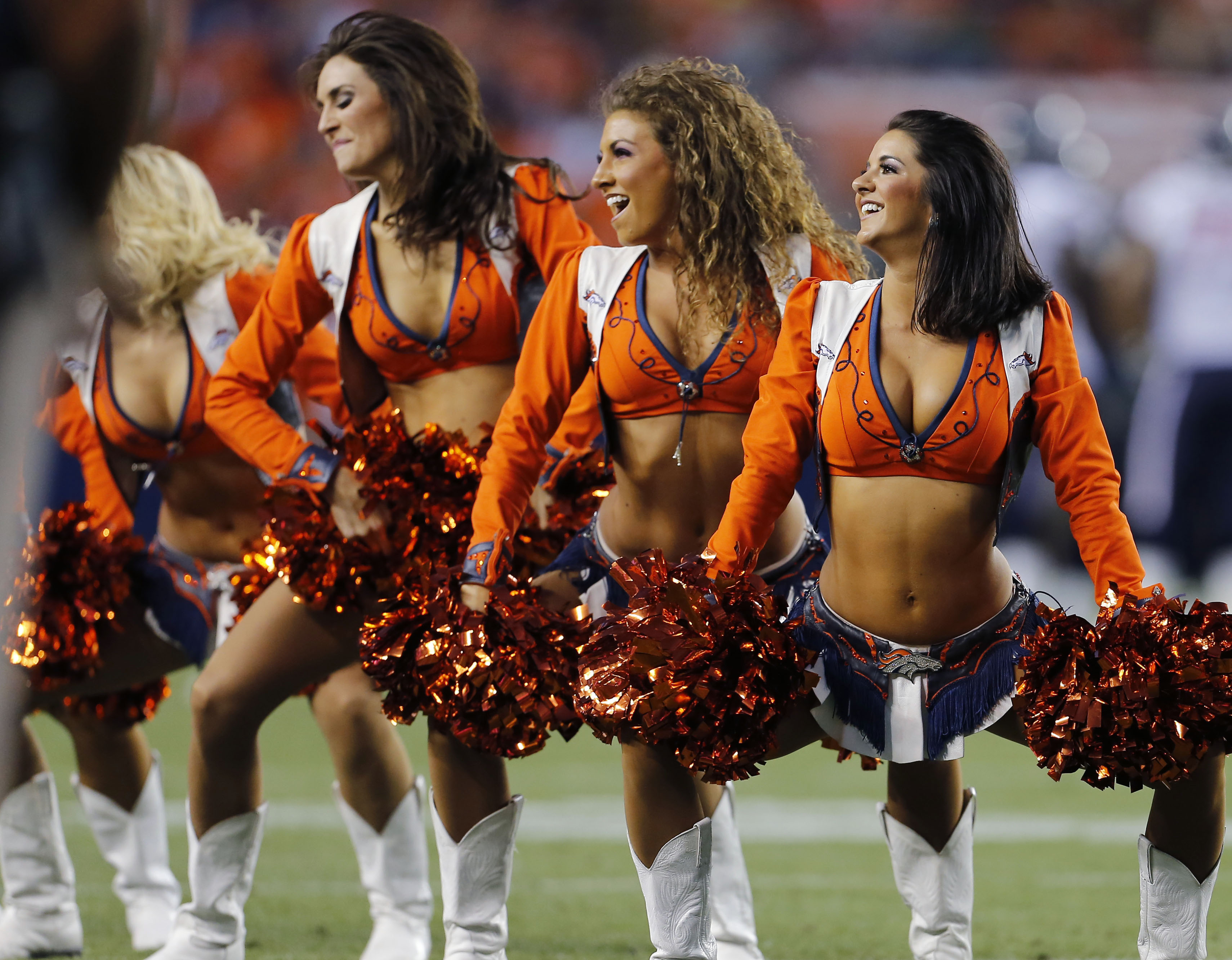 Yahoo Sports: NFL Cheerleaders Preseason Week 3 – Ultimate