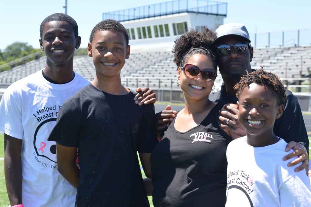 LaVar Glover (back) with his family (left to right)Matthew, Imani, Ivy, and Lil Reggie