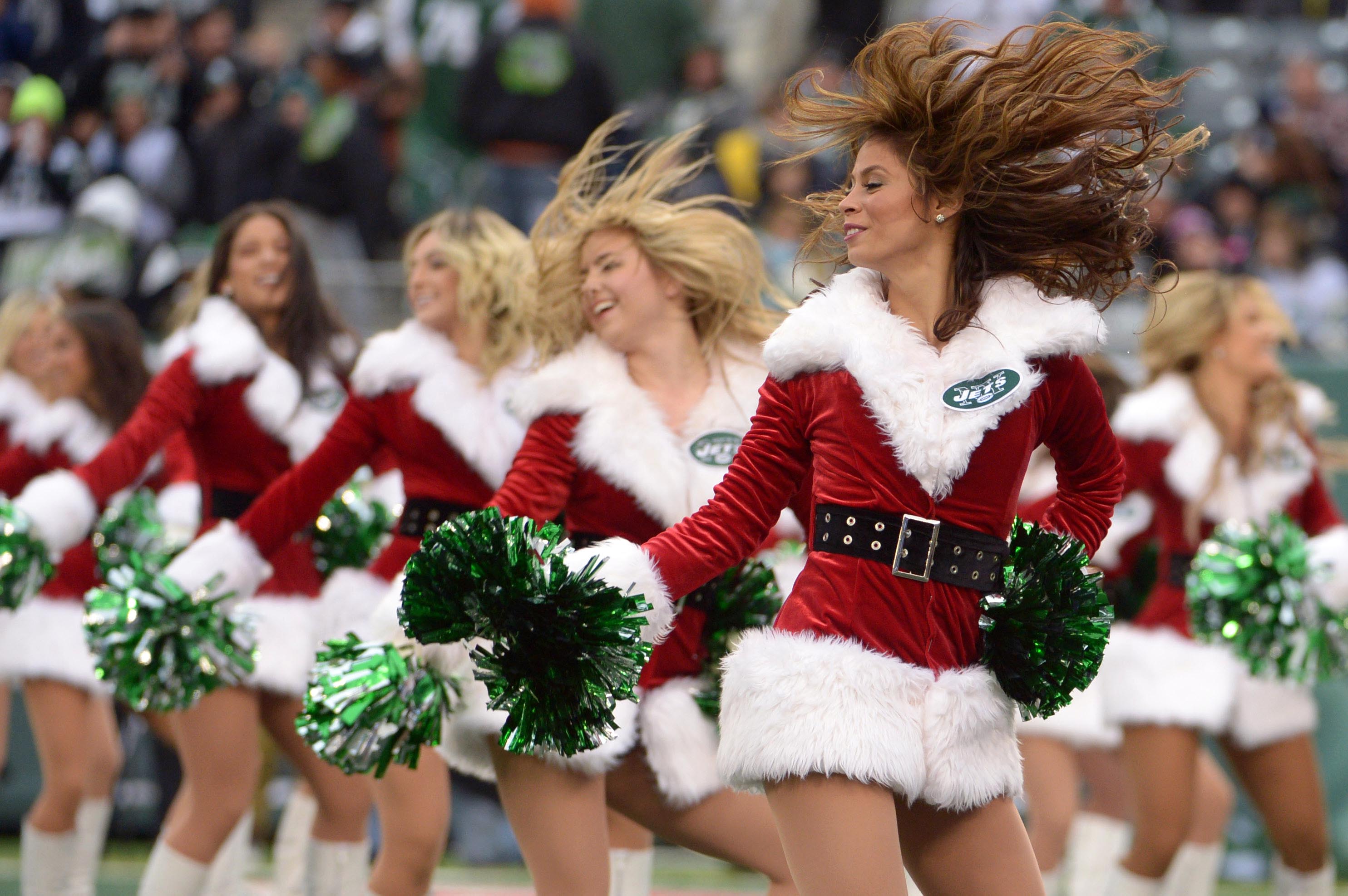 Photos: NFL, NBA cheerleaders get ready for Christmas