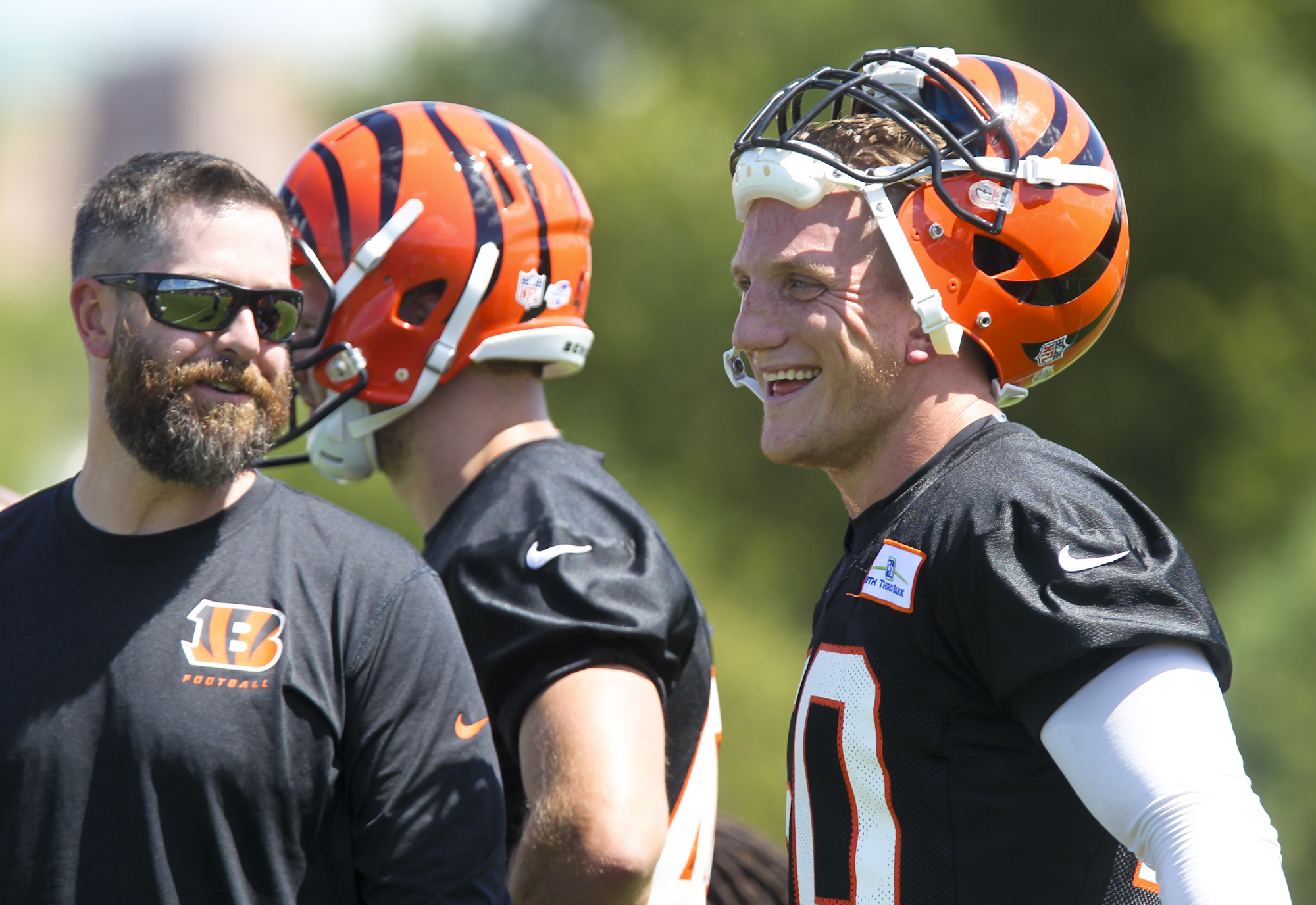 Falcons agree to terms with A.J. Hawk