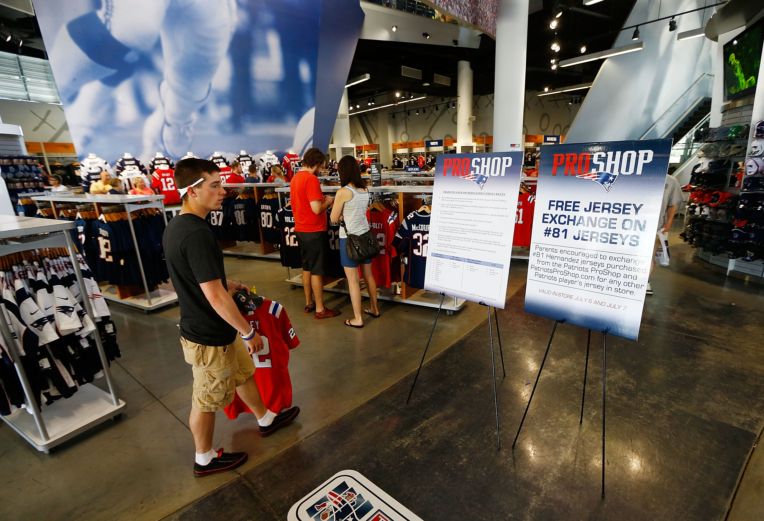 Patriots ProShop to offer free exchange for Hernandez jerseys 