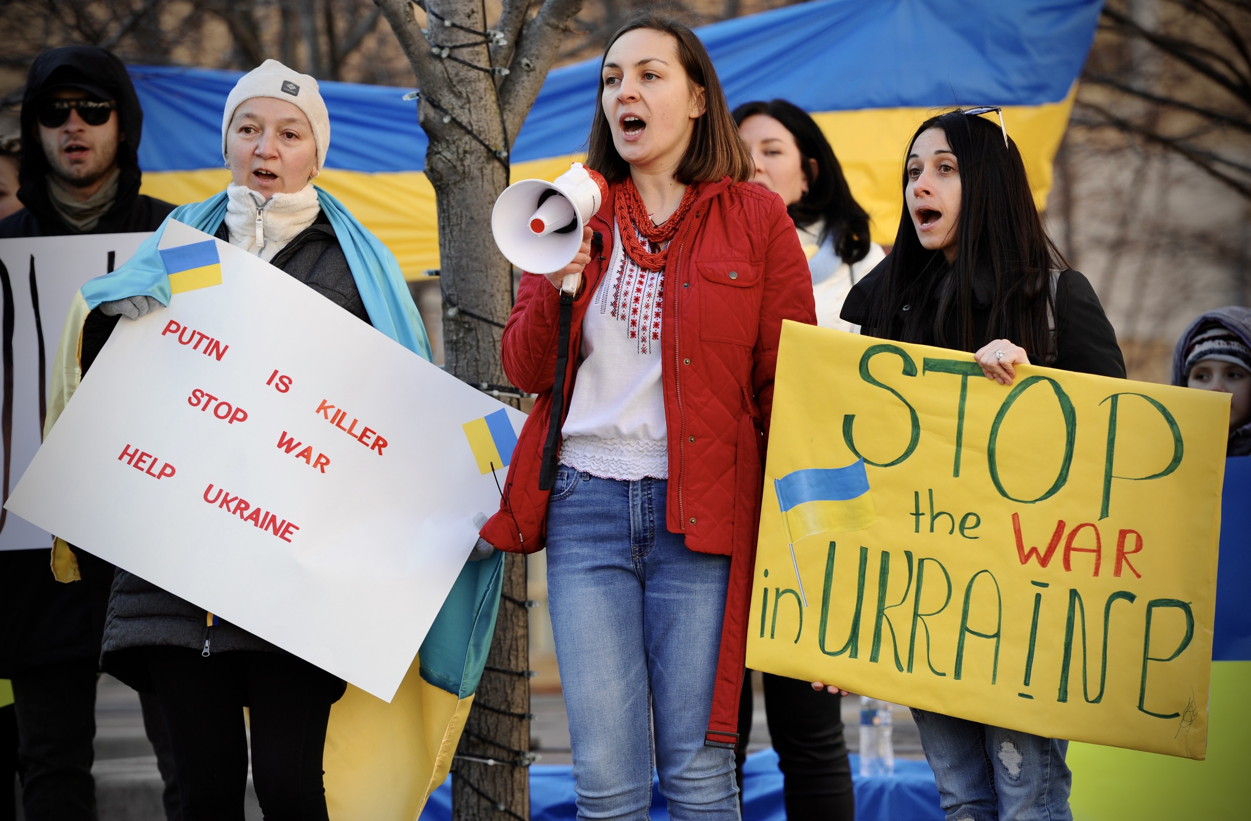 Ukraine rally at Courthouse Square Sunday. MARSHALL GORBY \STAFF