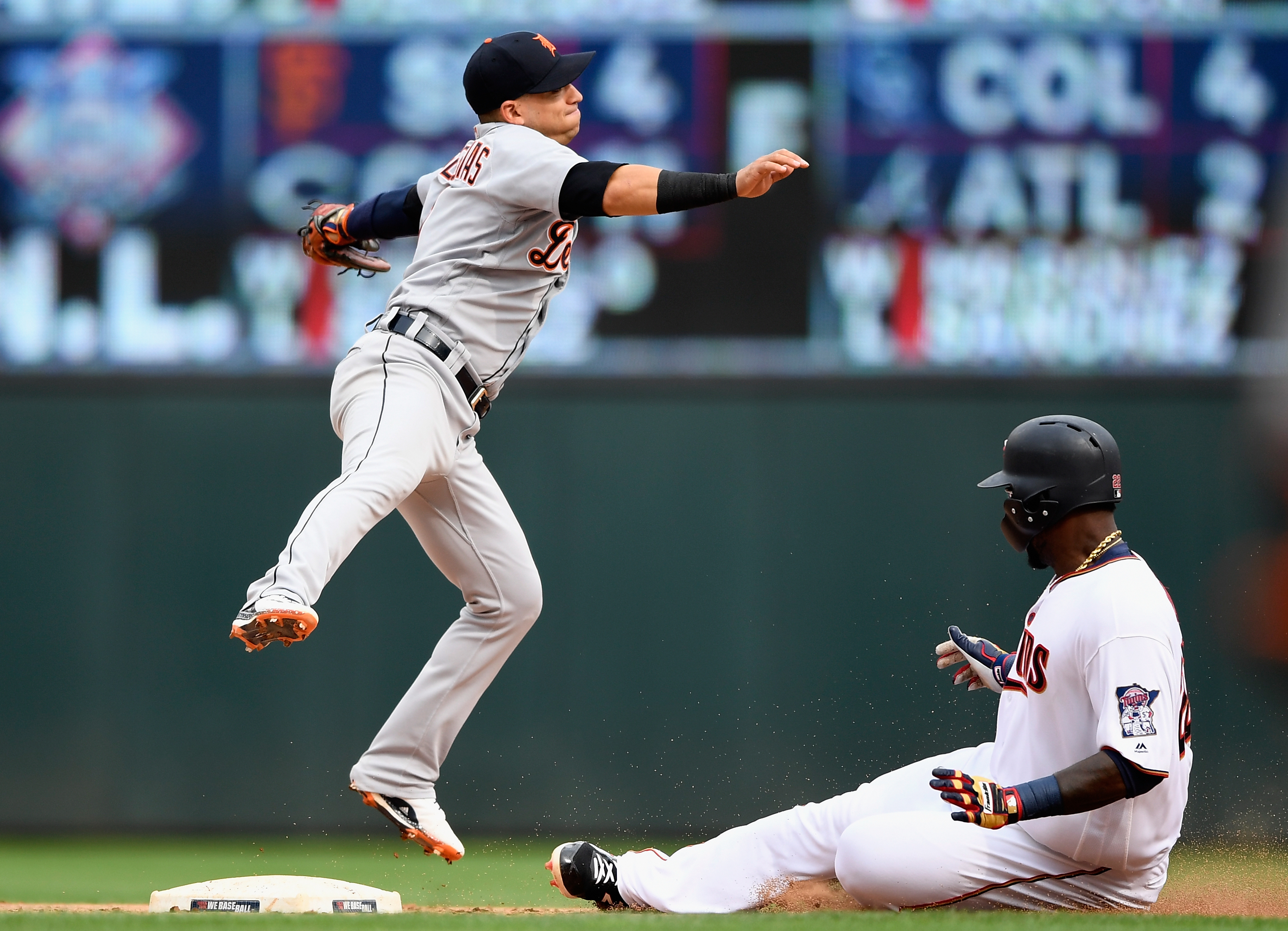 Reds sign Jose Iglesias to back up shortstop - Red Reporter