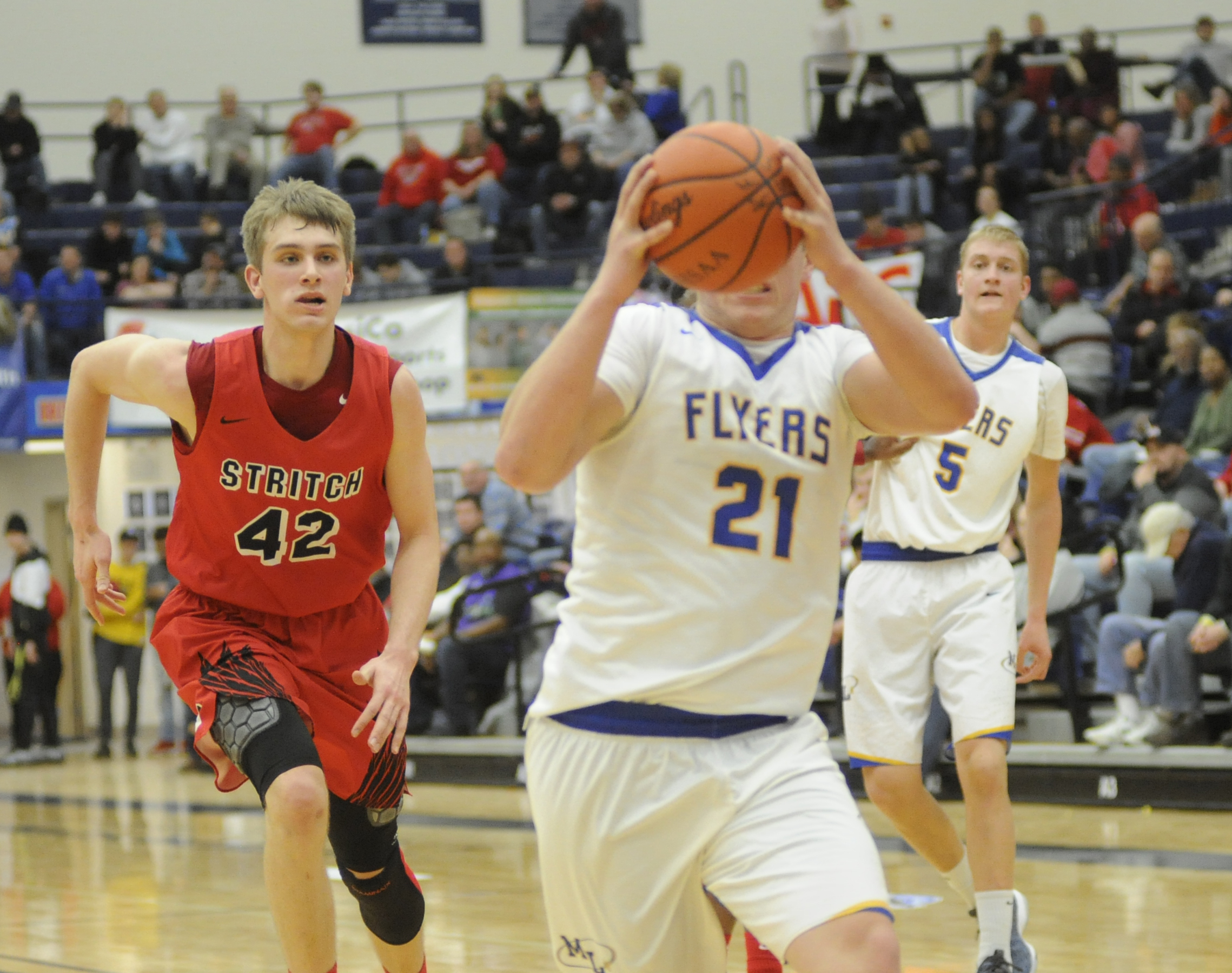 Sam Huelsman of Marion Local beats the defense. MARC PENDLETON / STAFF