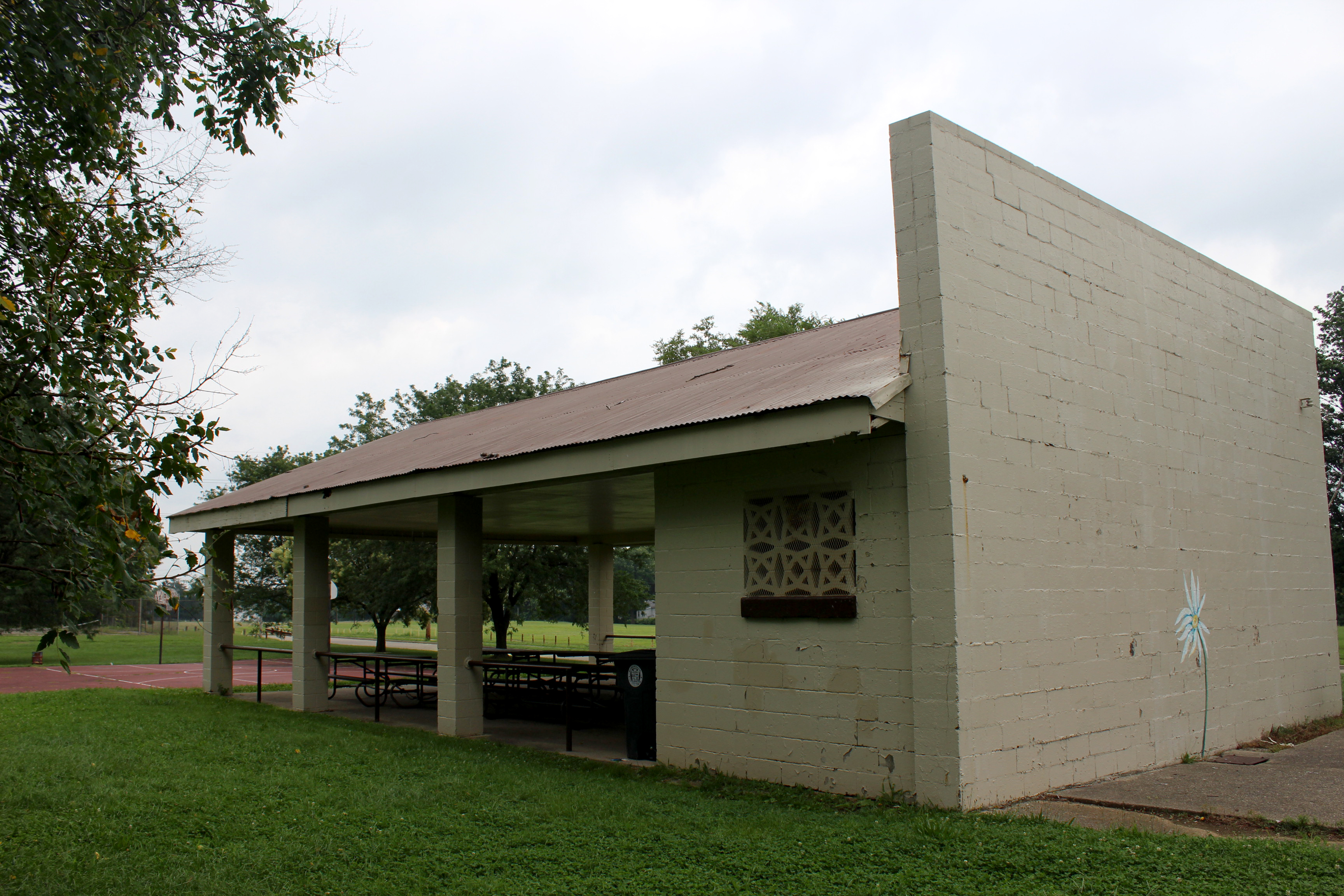 The Mural Machine and Belmont Eastmont Hearthstone Community Council are partnering for the The Mural Painting Party in the Park. Flowers will be added to an old kiddy pool and the park's shelter.