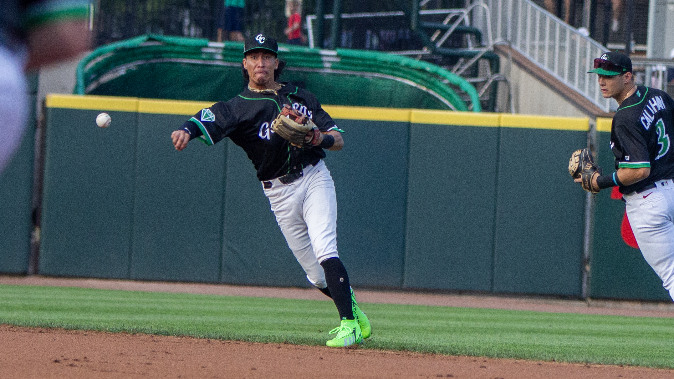 Mariners add Calhoun on minor-league deal