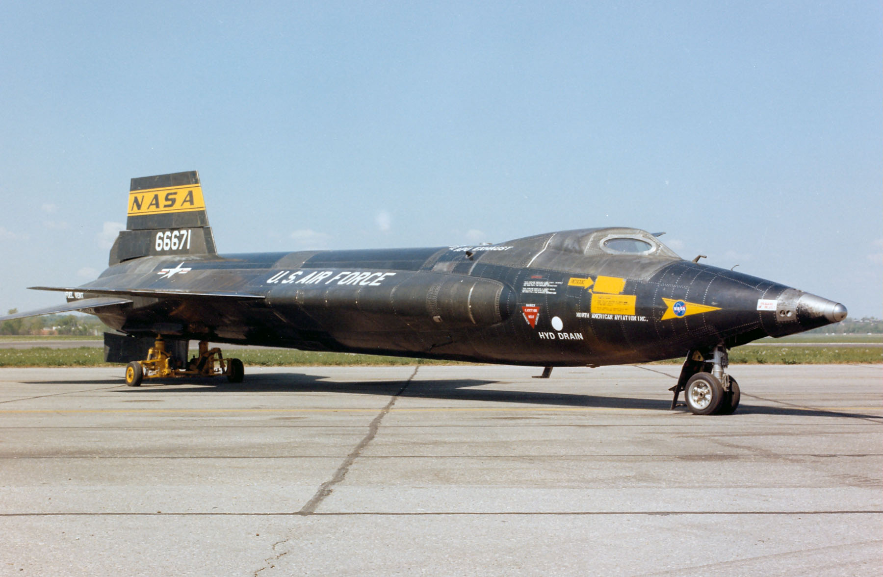 NORTH AMERICAN X-15A-2. Planes in the X-15 flight played a big role in the Mercury, Gemini and Apollo projects.