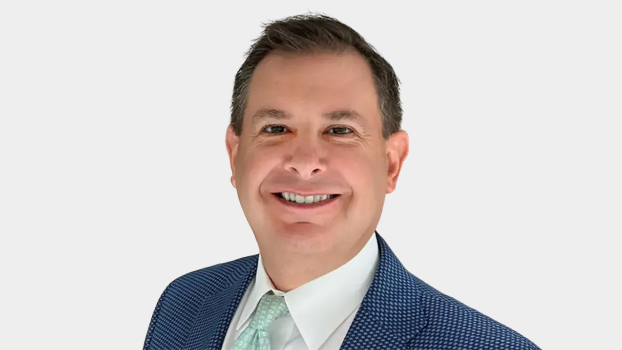 Schwab CEO Walt Bettinger to retire by year-end - Pensions & Investments