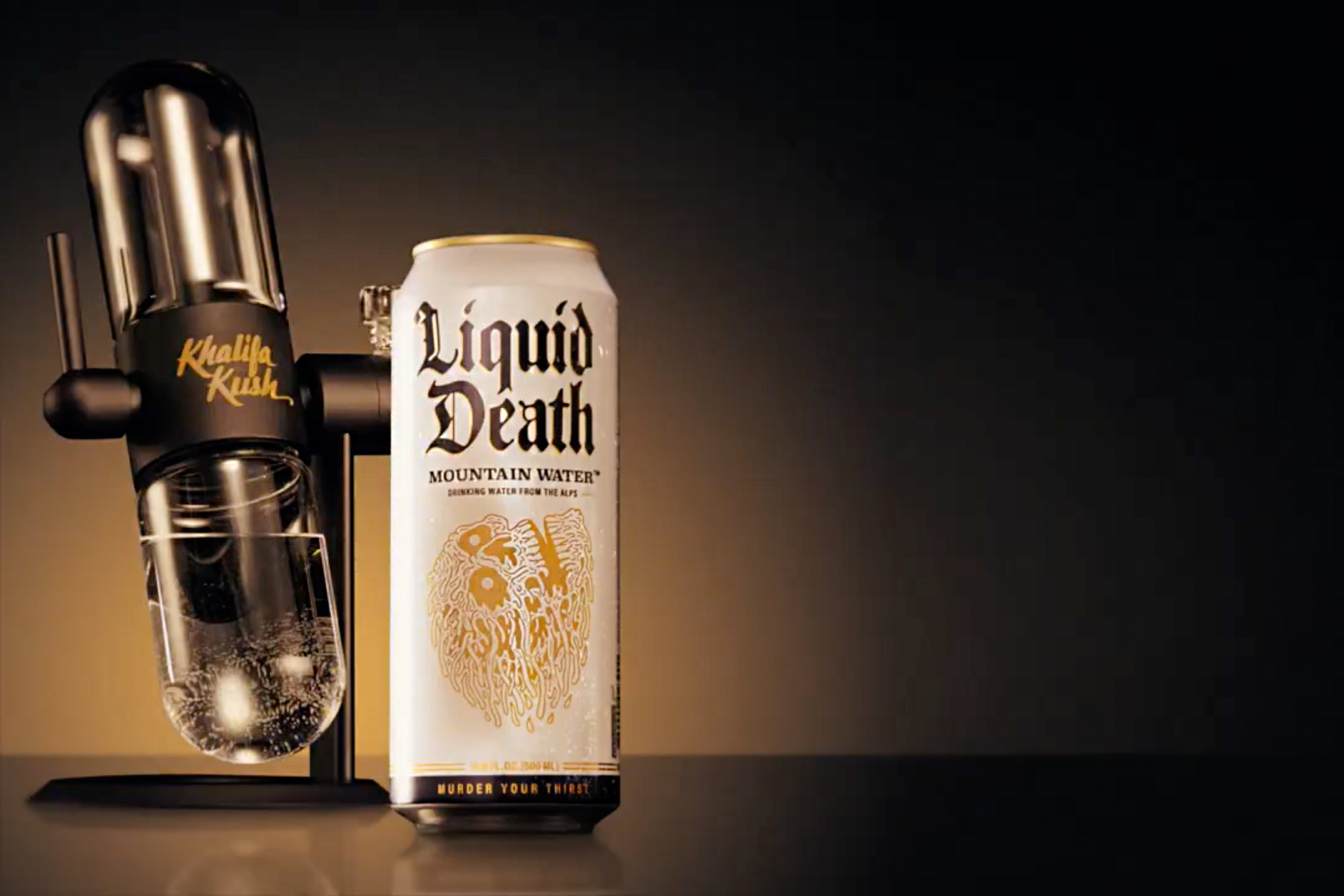 Wiz Khalifa throws out first pitch at Pirates game on shrooms, image size:2160x1440