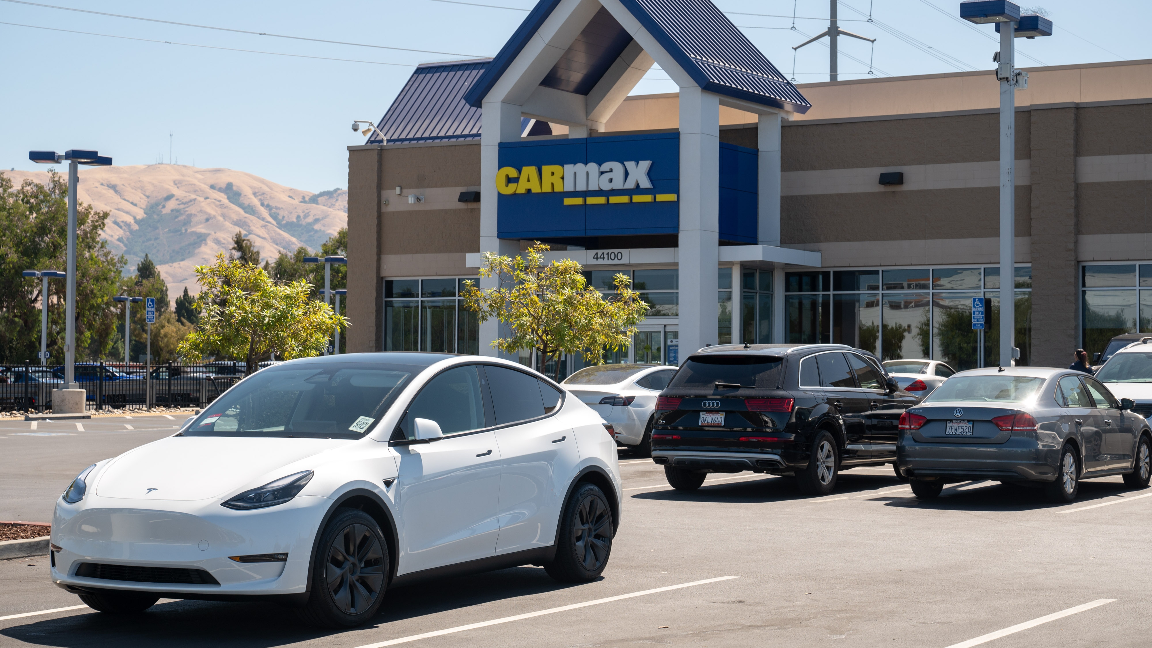 0 News Article Image CarMax, with eyes on Carvana, taps hotel executive known for customer experience, digital transformation as new CEO