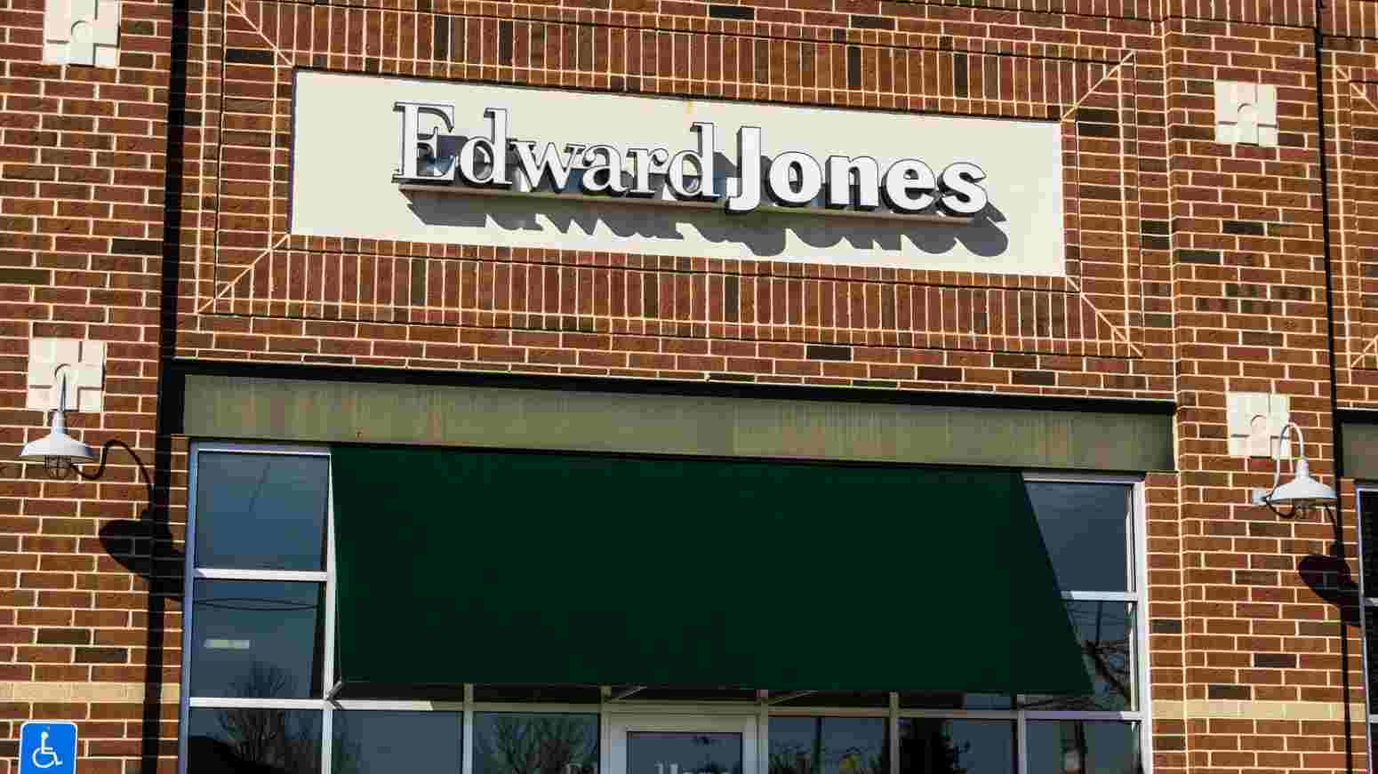 Edward Jones agrees to pay $3.2 million to settle 401(k) fiduciary breach  case - Pensions & Investments