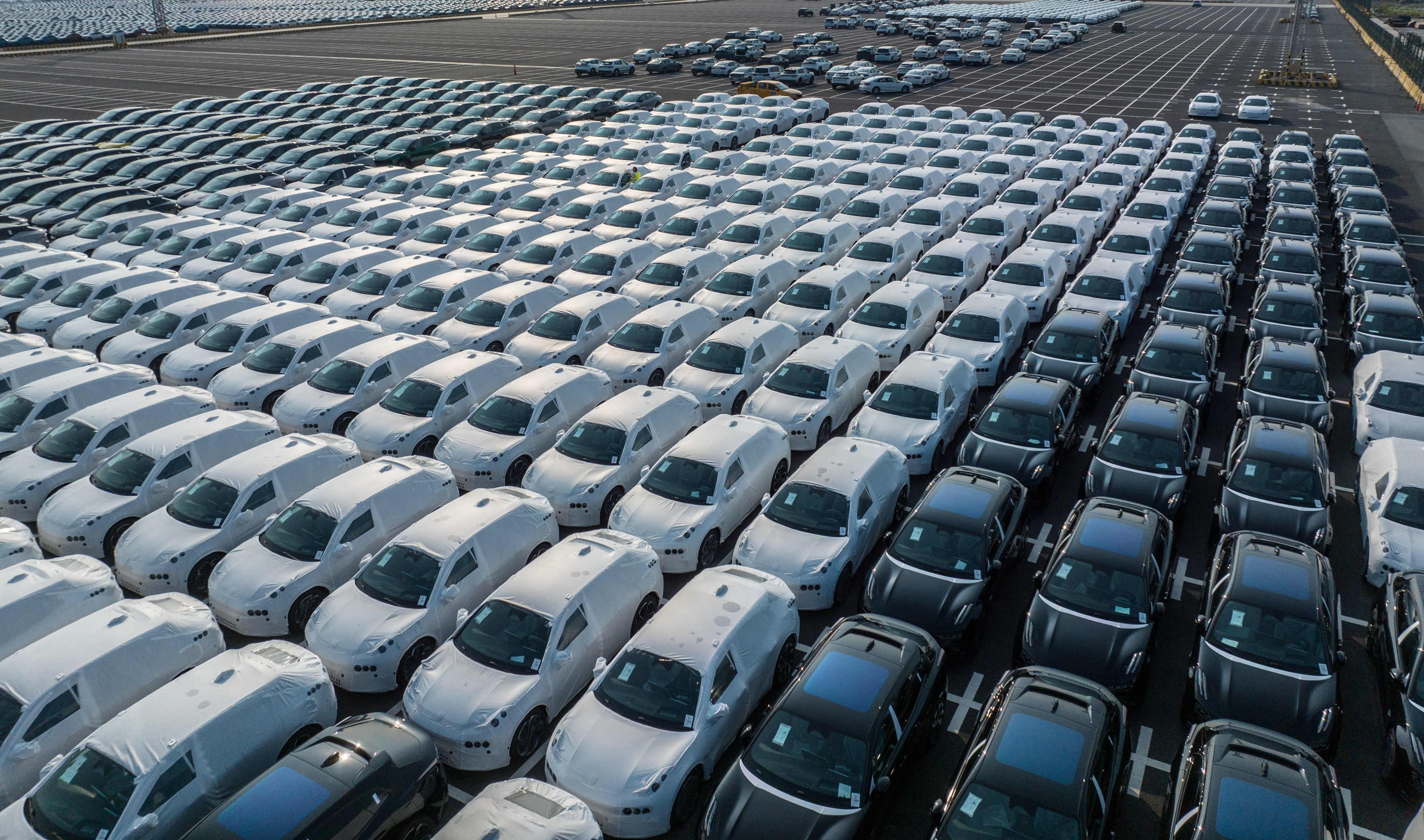 China EV makers rise as EU mulls minimum price to replace tariffs