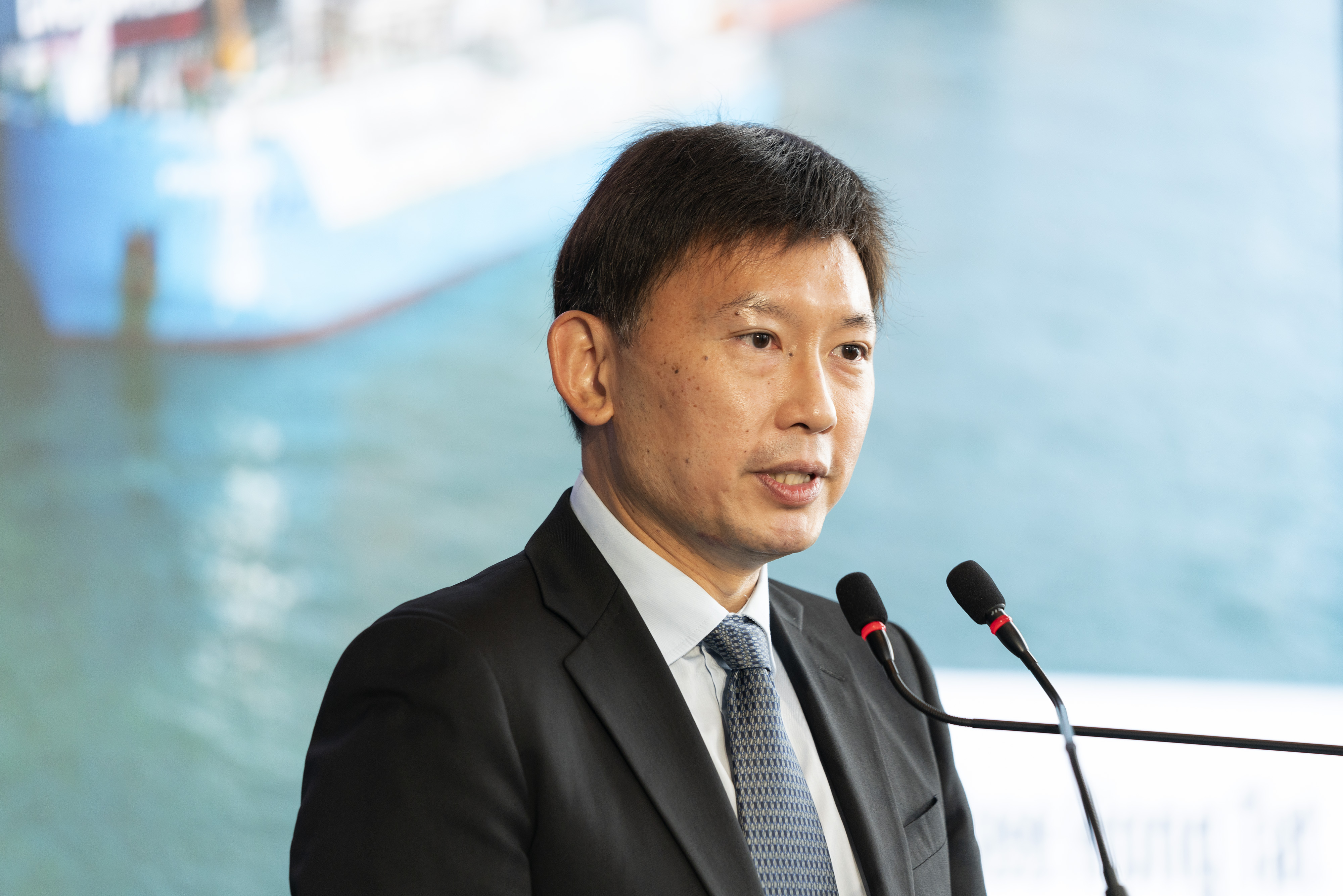 Hedge fund stars spark tax-cutting race between Hong Kong and Singapore; both centres unveil incentives to lure fund managers