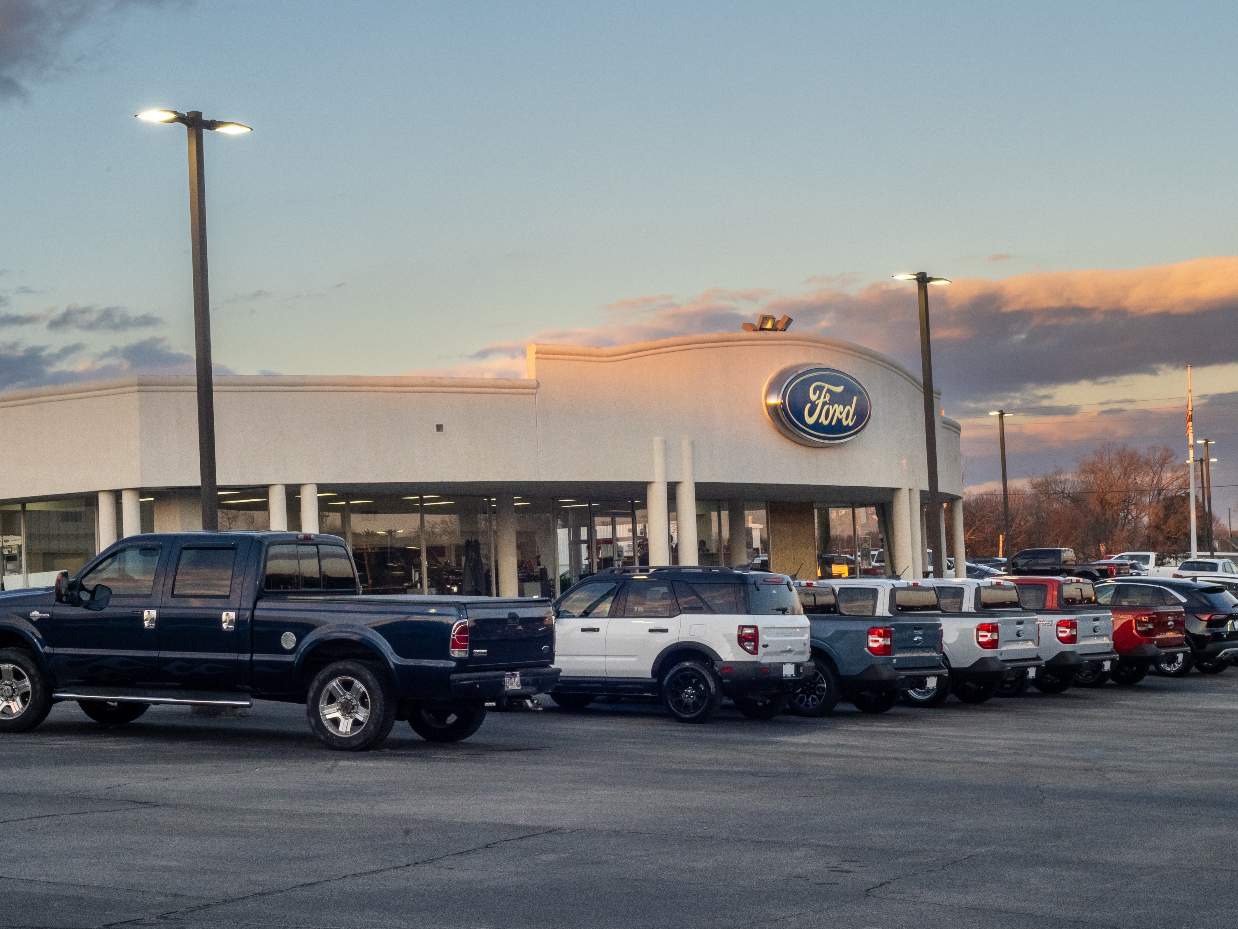 Dealership buy-sell database updates: Sonic Automotive and Penske Automotive sell stores in latest tracked deals