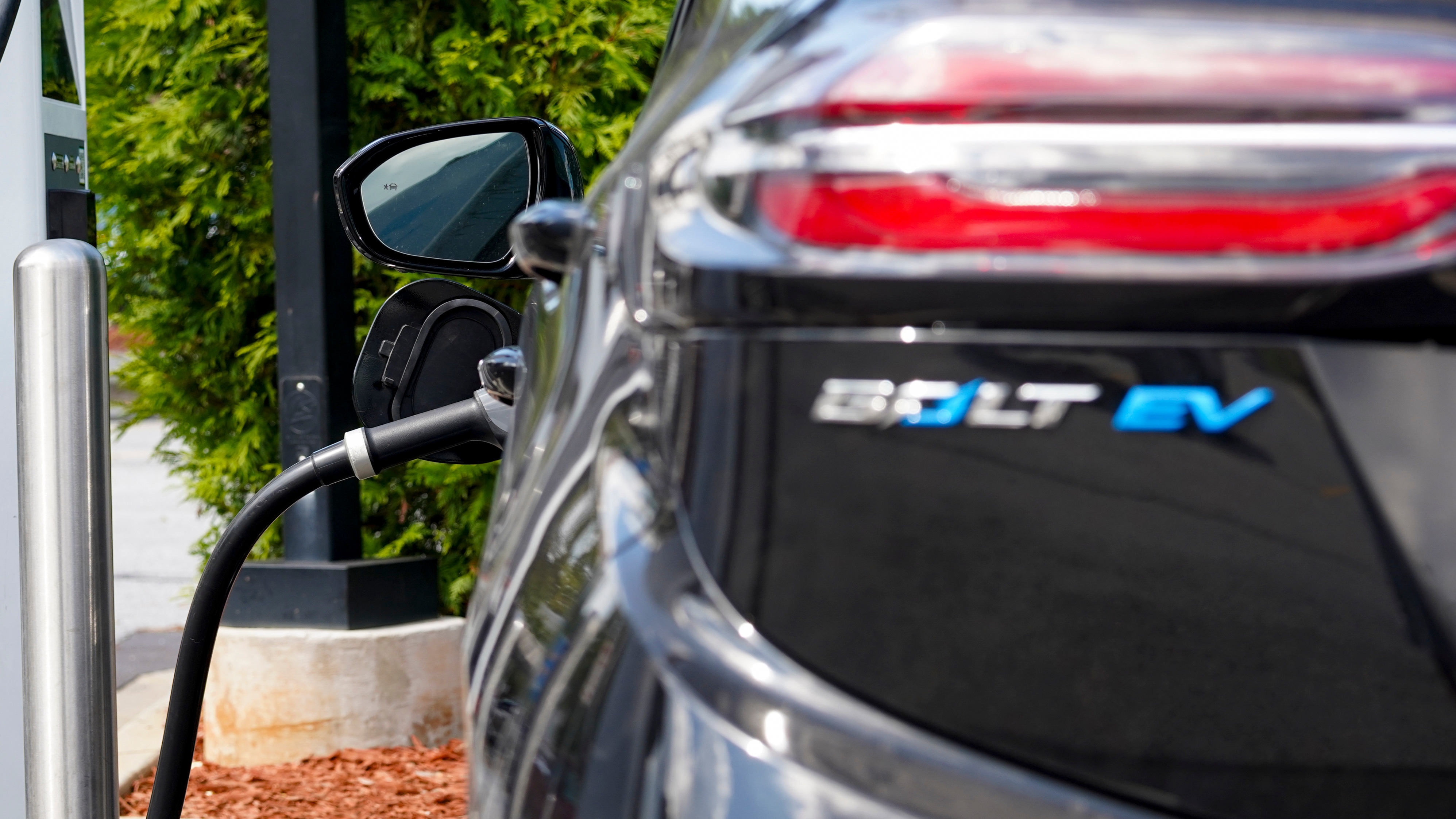 Canadian EV market likely to face collateral damage as U.S. government kills EV tax credit