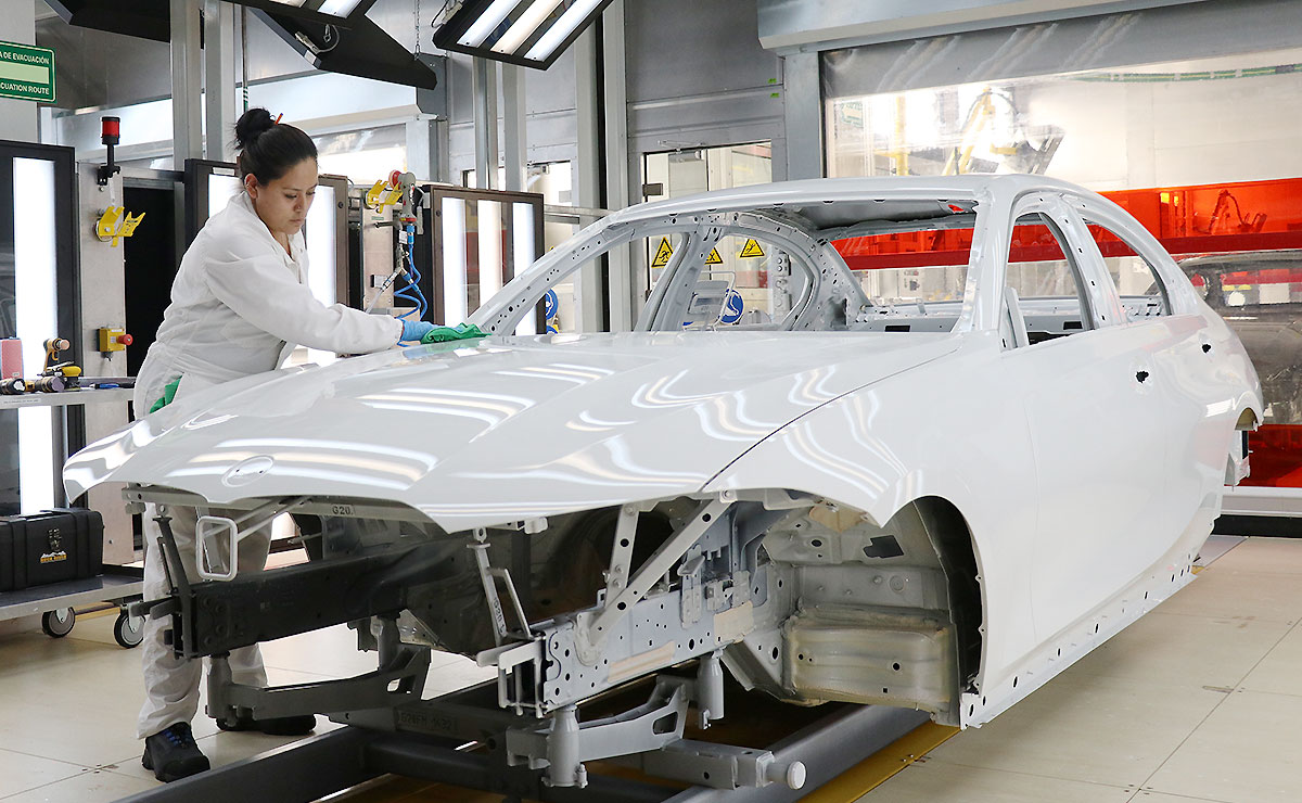 BMW to absorb tariff costs on some models in U.S. through April ...