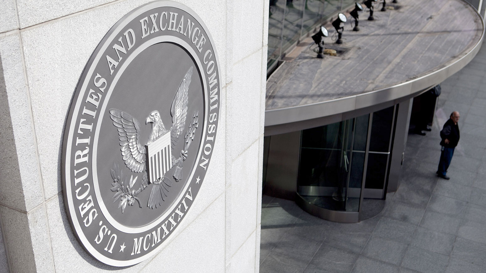 SEC approves, then pauses, conversion of Bitwise crypto fund to ETF -  Pensions & Investments