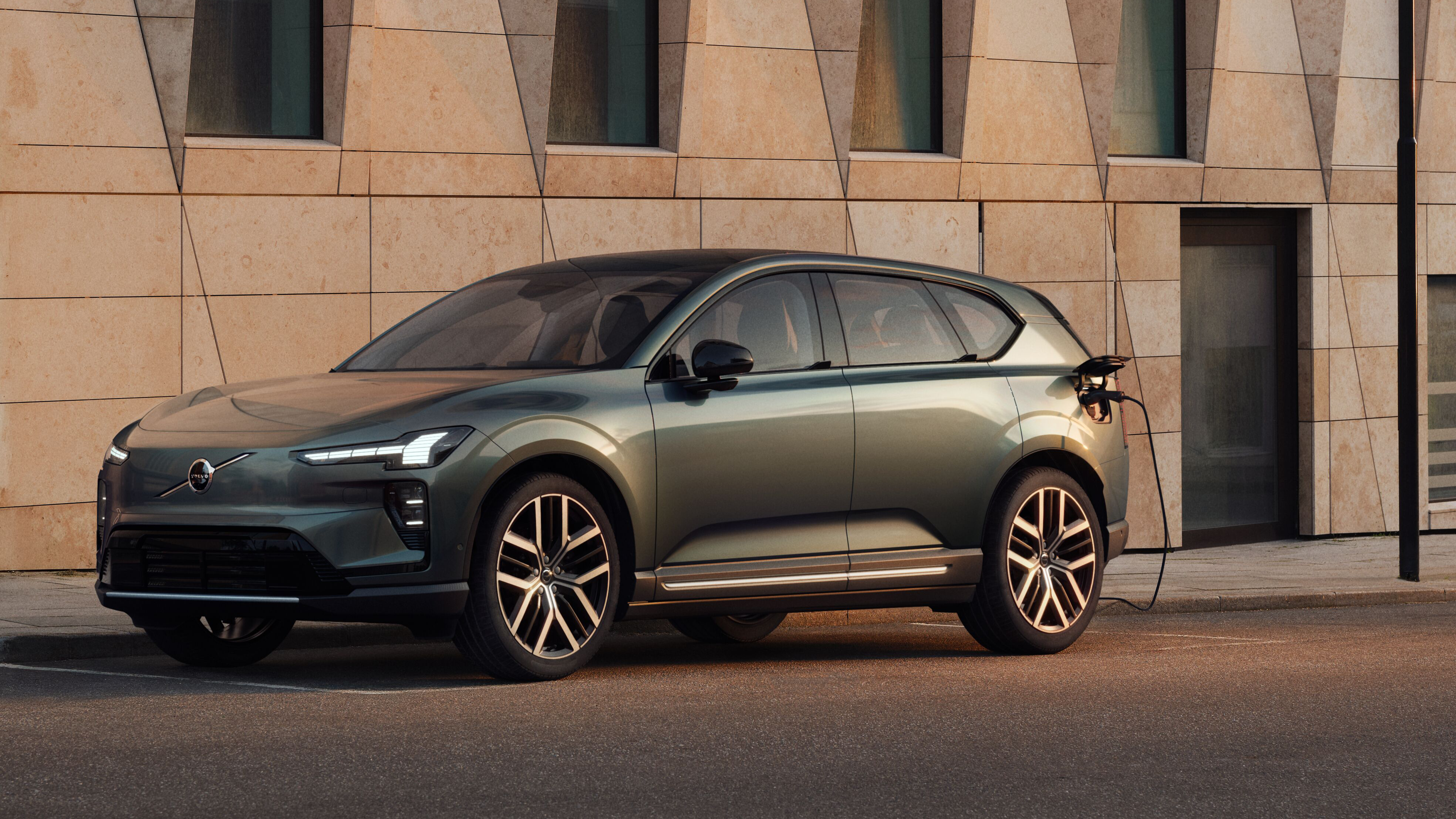 Volvo hinges Canadian EV sales hopes on EX60