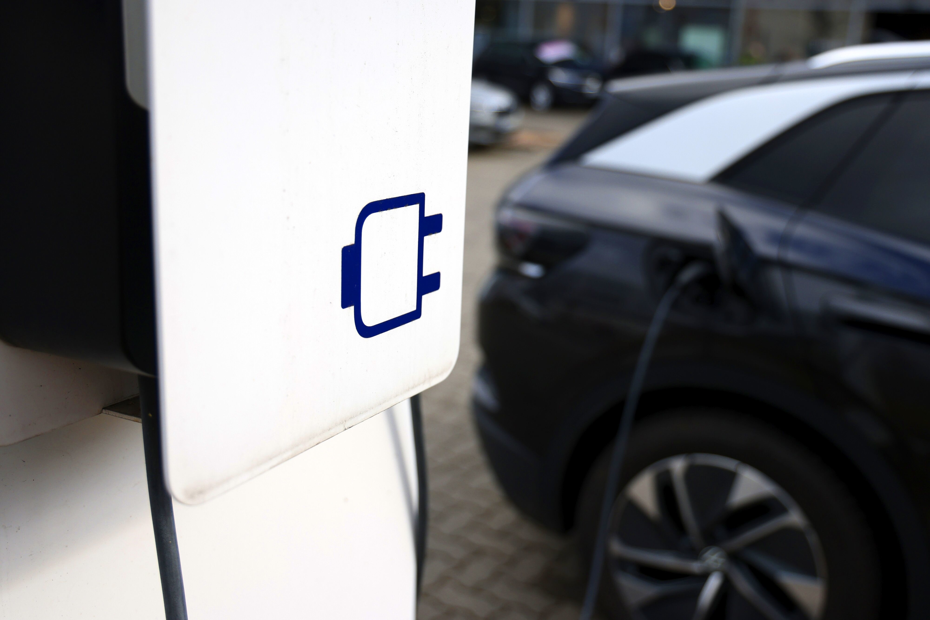 Germans switch to EVs at record pace, helped by government incentive
