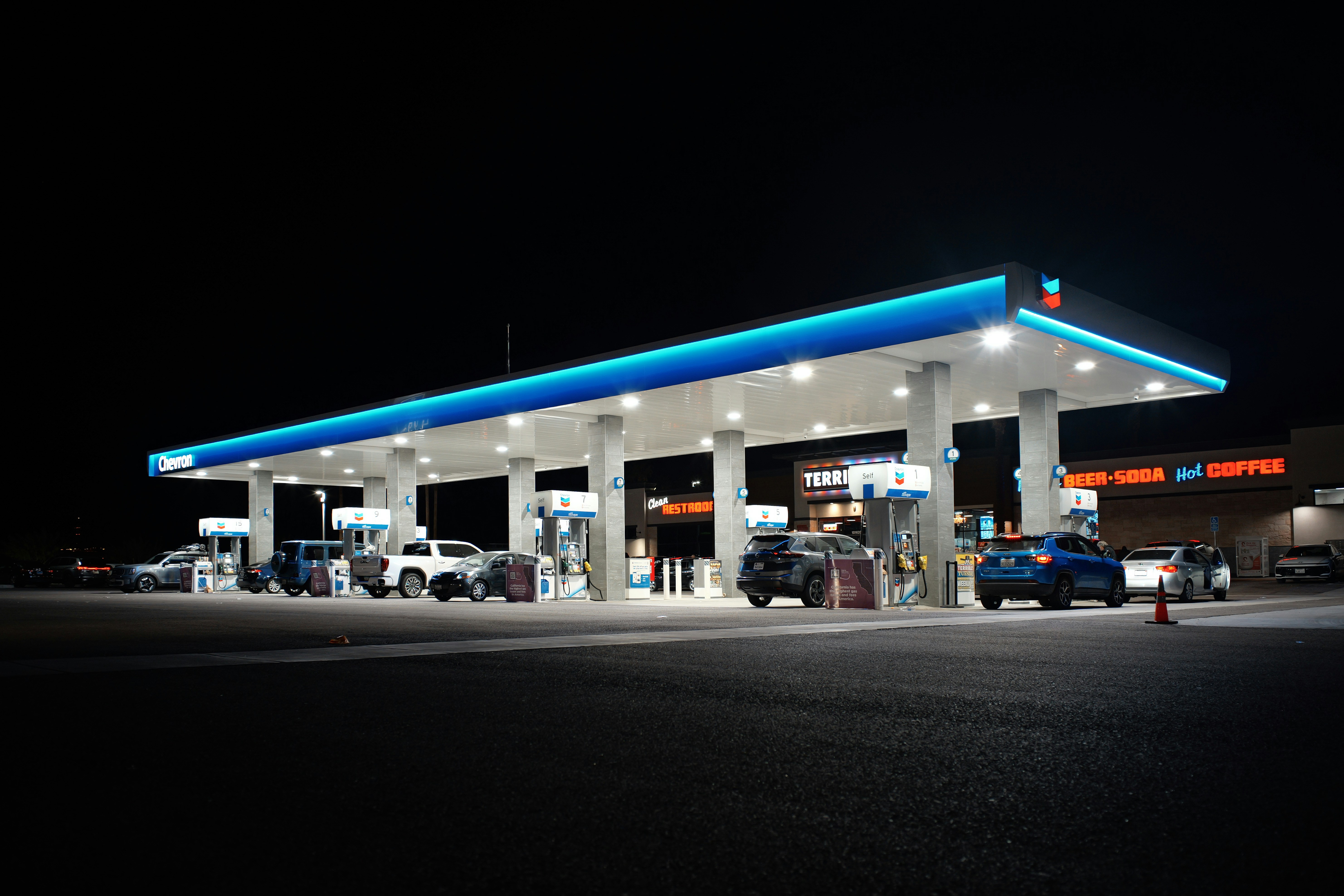 Fluctuating fuel costs: How refiners, retailers and regulators set the price at the pump